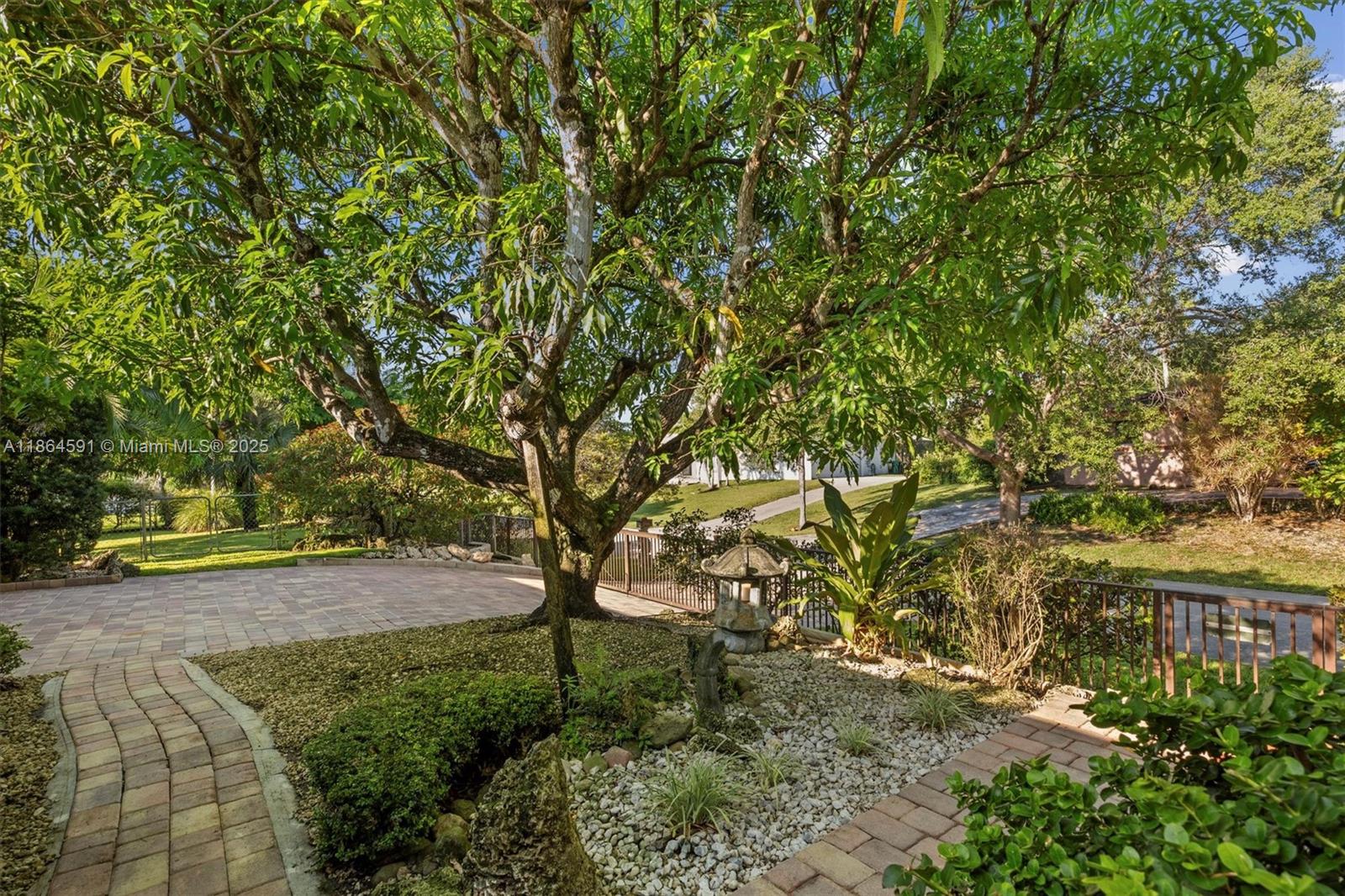 HERMAN HILLS - Residential