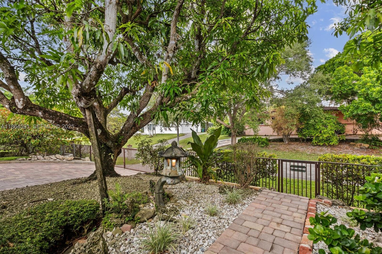 HERMAN HILLS - Residential