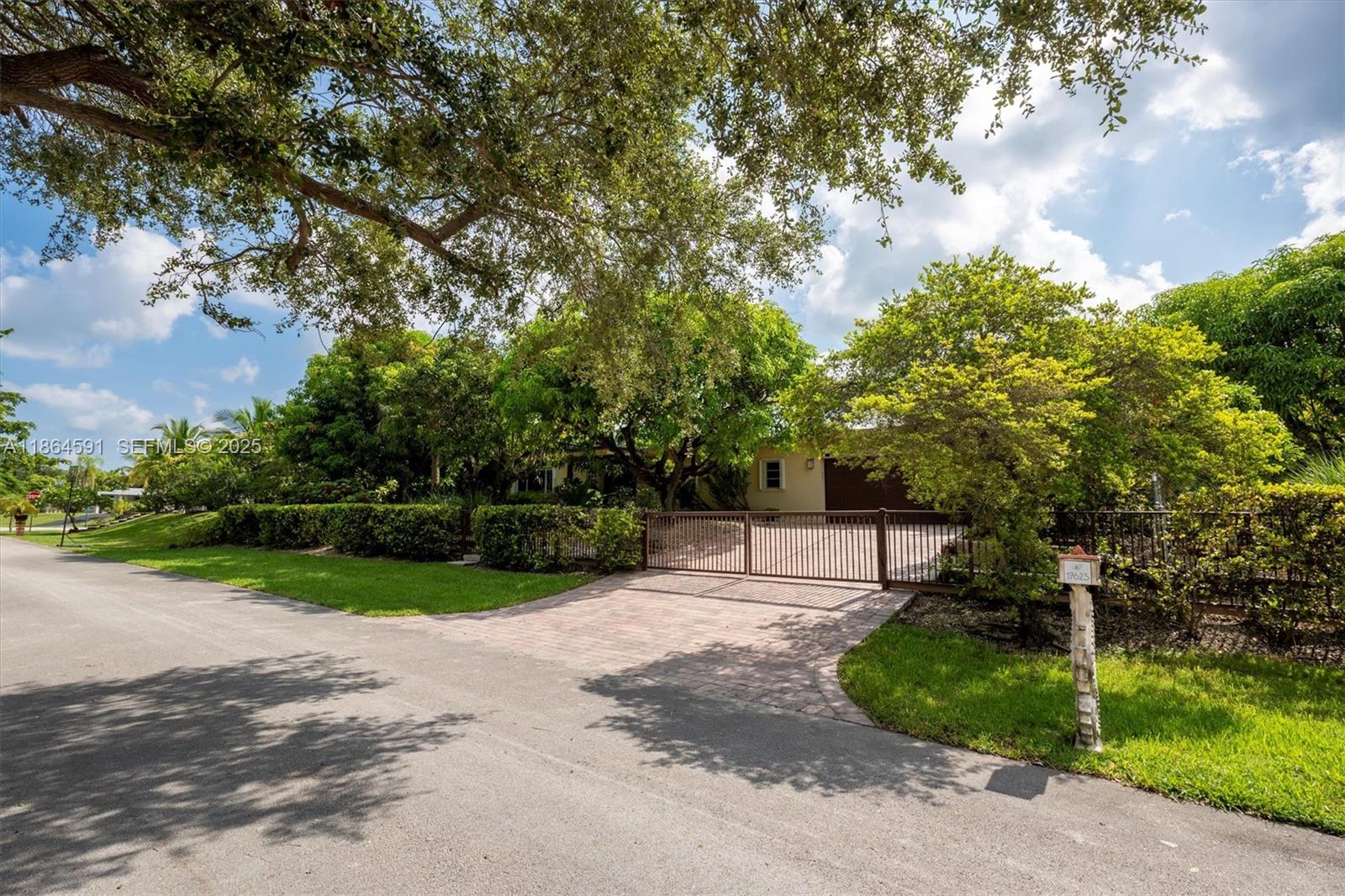 HERMAN HILLS - Residential