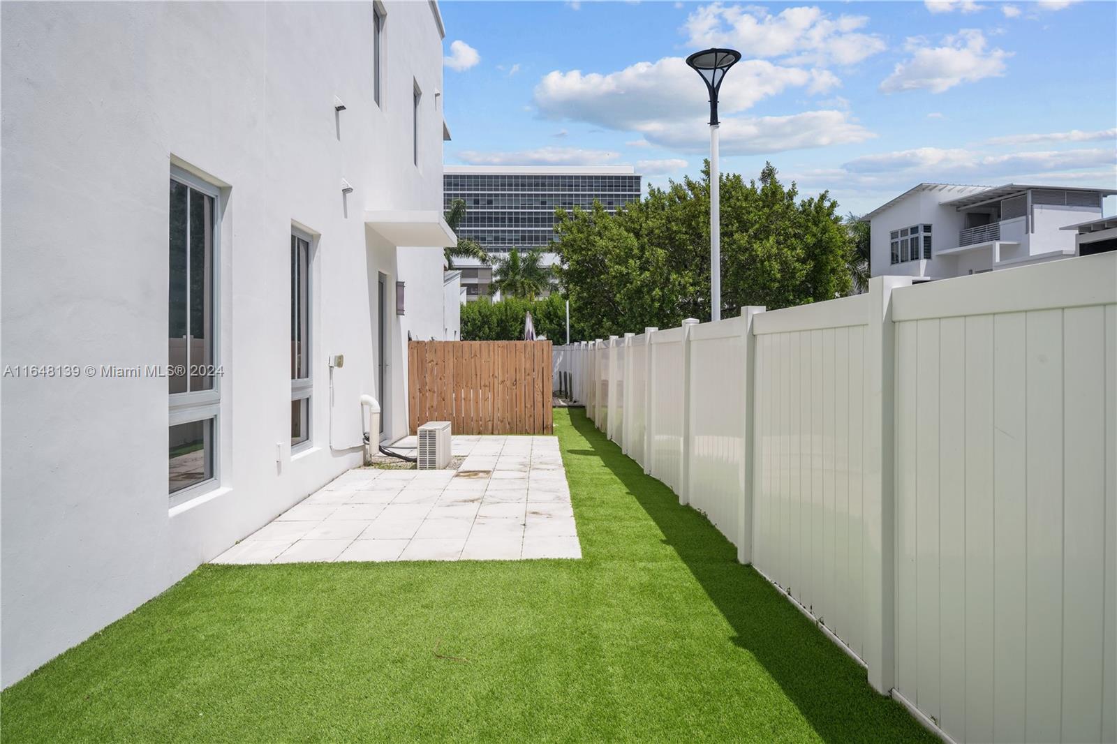 OASIS PARK SQUARE AT DORA - Residential