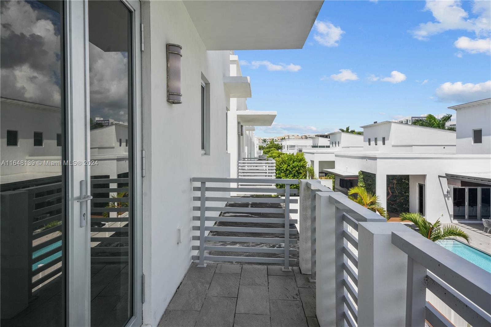 OASIS PARK SQUARE AT DORA - Residential