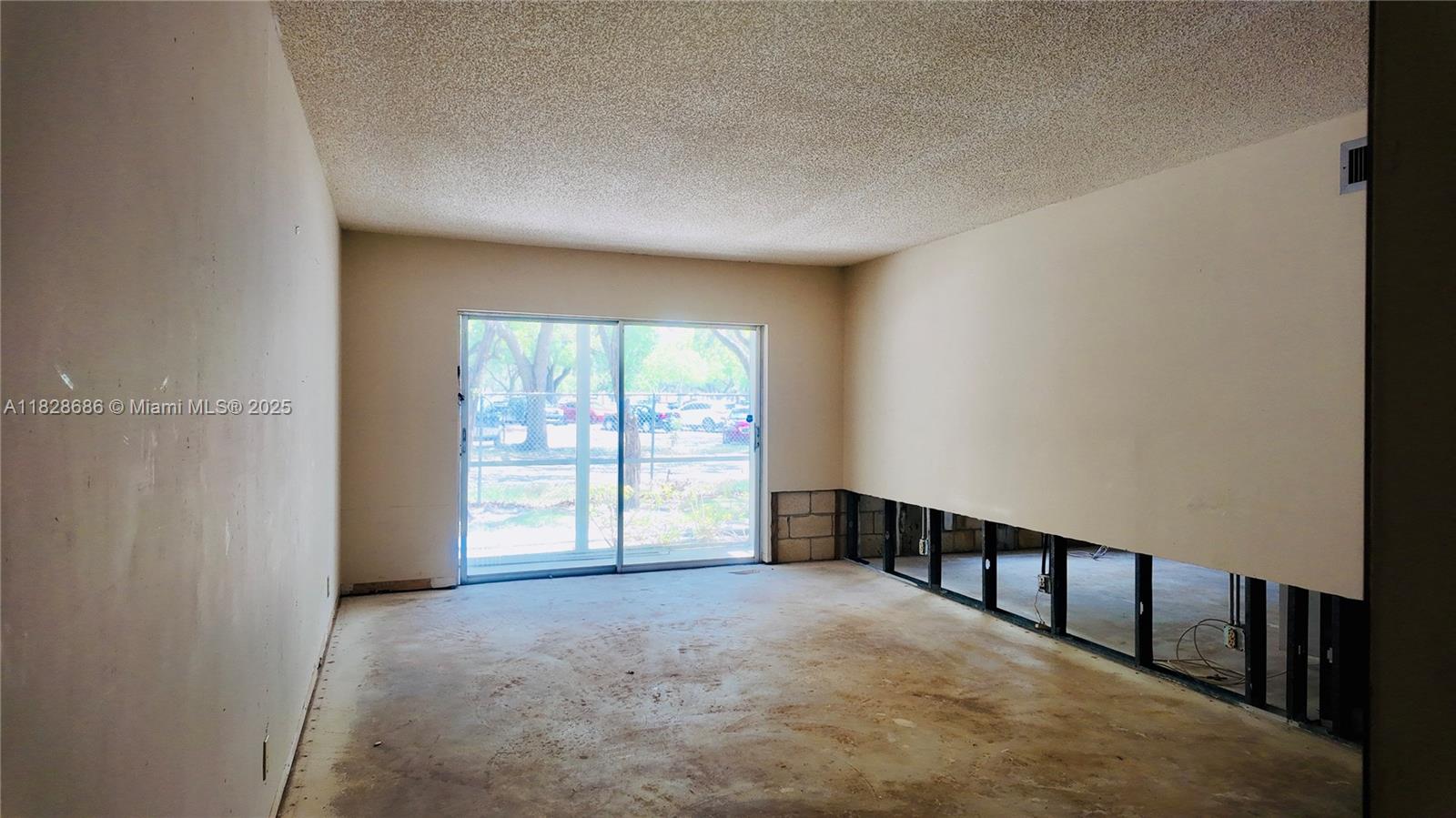 2250 NE 66th St 1504