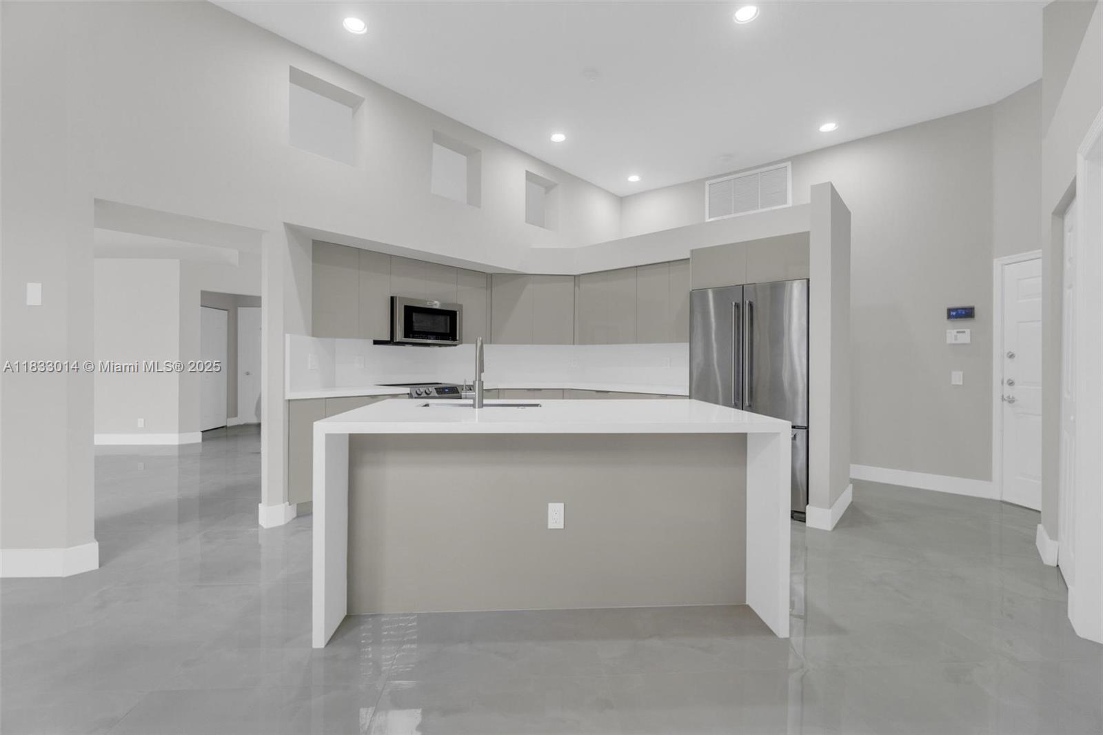 2553 Bay Pointe Dr