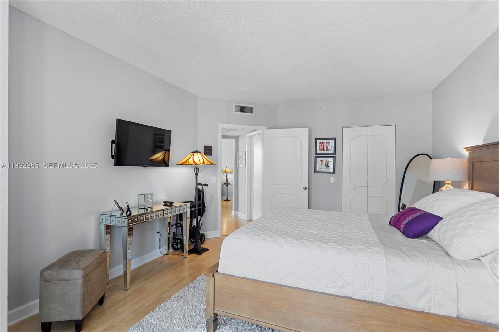 NORTH TOWER AT THE POINT - Residential