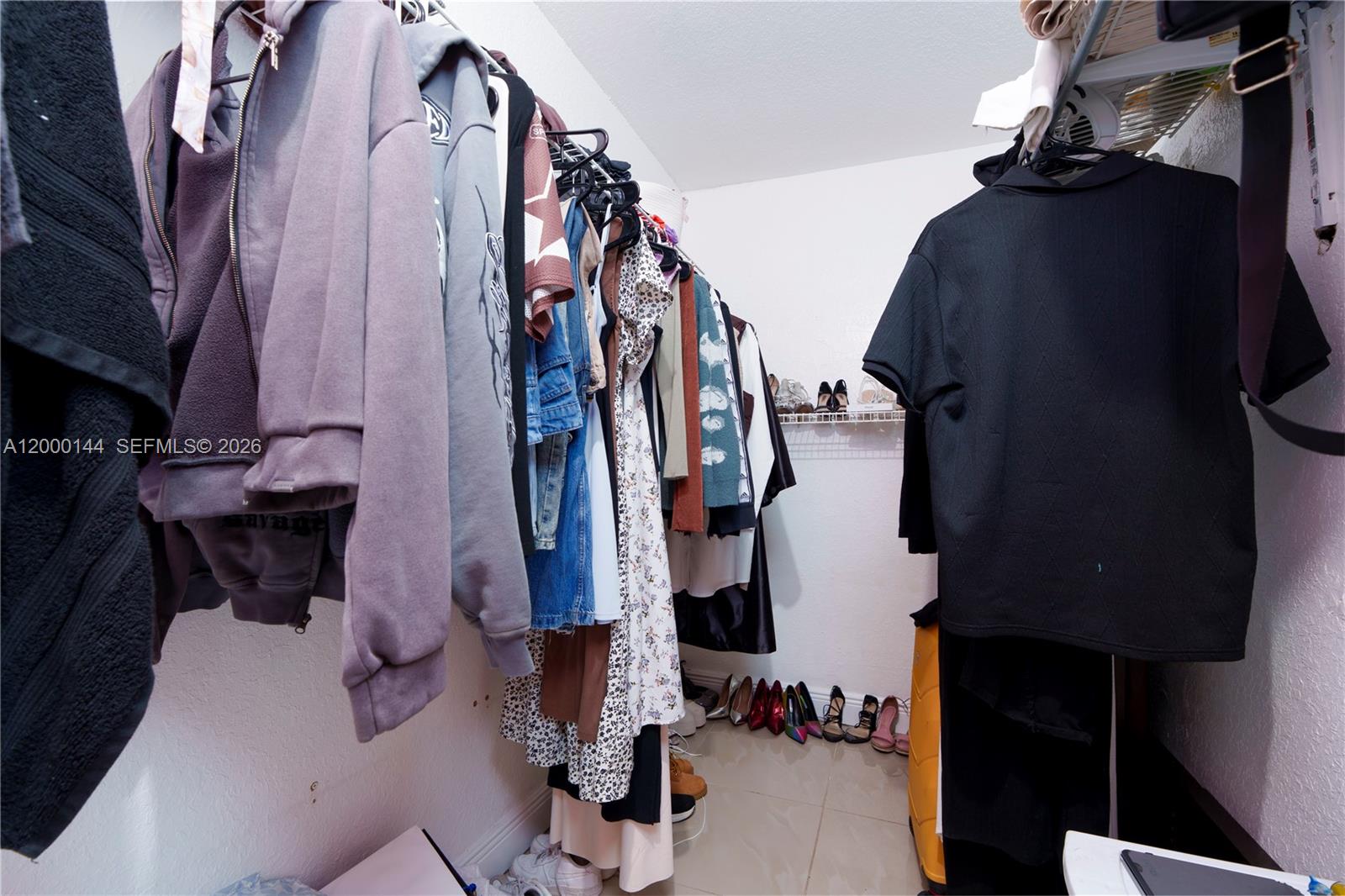 LOS PALACIOS BY MIAMI LAK - Residential