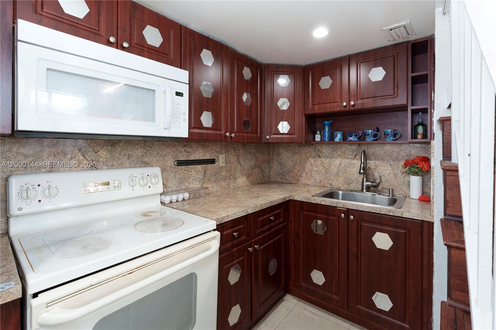 LOS PALACIOS BY MIAMI LAK - Residential