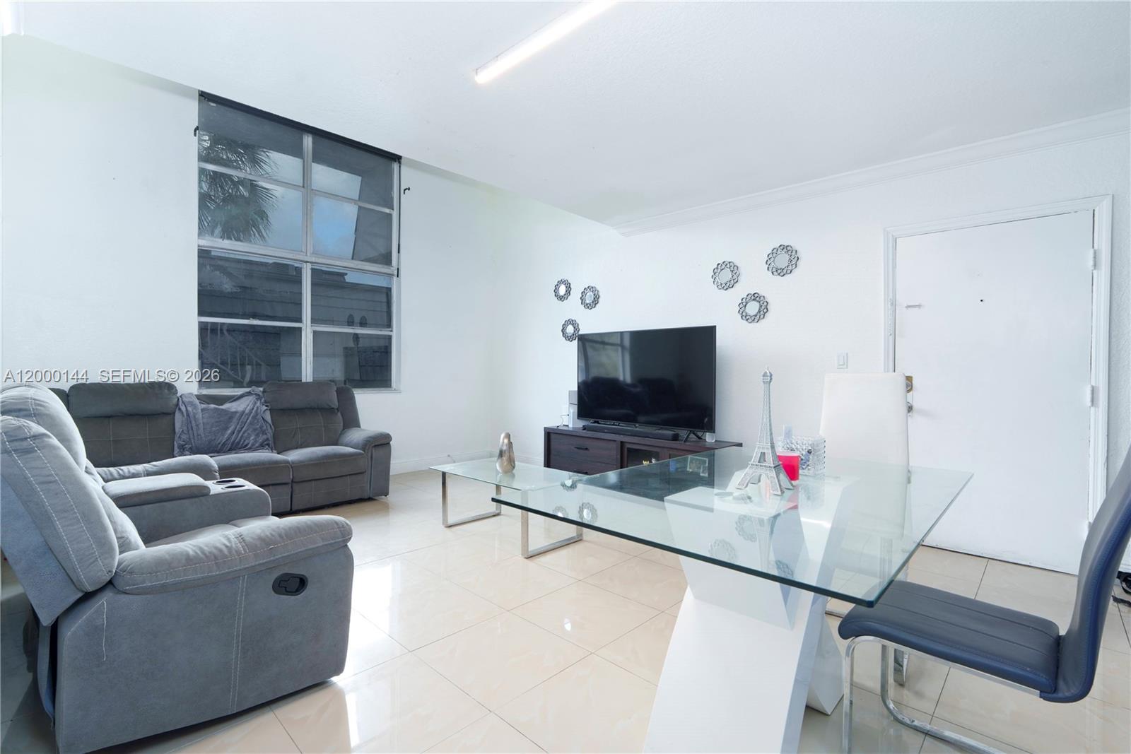 LOS PALACIOS BY MIAMI LAK - Residential