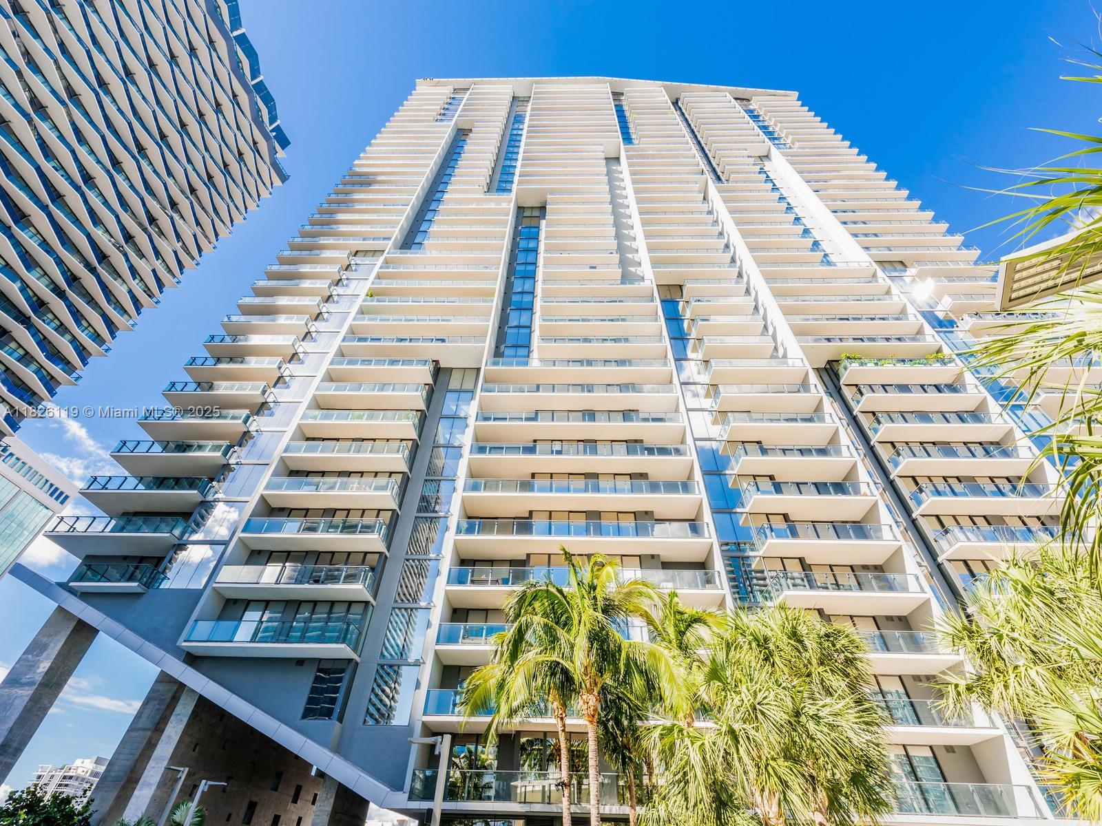 WIDE OPEN VIEW TO THE WEST. SPACIOUS 2 BEDROOM 2.5 BATHROOM PLUS DEN. RISE AT BRICKELL CITY CENTRE IS A 43 STORY LUXURIOUS TOWER IN THE HEART OF BRICKELL WITH DIRECT ACCESS TO EXCLUSIVE SHOPPING MALL. FLOOR TO CEILING GLASS DOORS WITH EXTENDED BALCONY AND A PANORAMIC VIEWS. ITALKRAFT KITCHEN CABINETRY, BOSCH STAINLESS STEEL APPLIANCES, BUILDINGS AMENITIES INCLUDE A1 ACRE AMENITY DECK WRAPPING AROUND YOUR TOWER INCLUDING AN INDOOR/OUTDOOR FITNESS CENTER, SWIMMING POOL (POOL SERVICE), BBQ GRILL, PERGOLA, HAMMAM SPA, CHILDREN'S ROOM, PARTY ROOM, BUSINESS CENTER, 24 HOUR CONCIERGE AND VALET. INCLUDES CABLE, INTERNET. THE SPA AND FITNESS CENTER OFFER A HAMMAM, STEAM ROOM, TREATMENT ROOMS, AND A BLOWOUT BAR. All WITH DIRECT ACCESS TO BRICKELL CITY CENTRE MALL, FINE DINING, AND ENTERTAINMENT