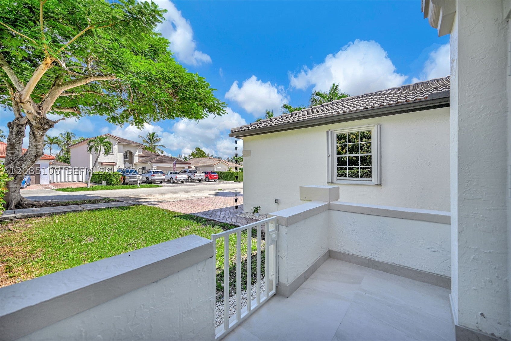 13078 NW 10th St, Miami, FL, 33182/$825,000 4 13078 NW 10th St