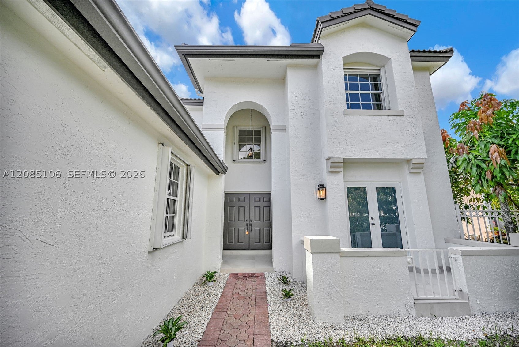 13078 NW 10th St, Miami, FL, 33182/$825,000 2 13078 NW 10th St