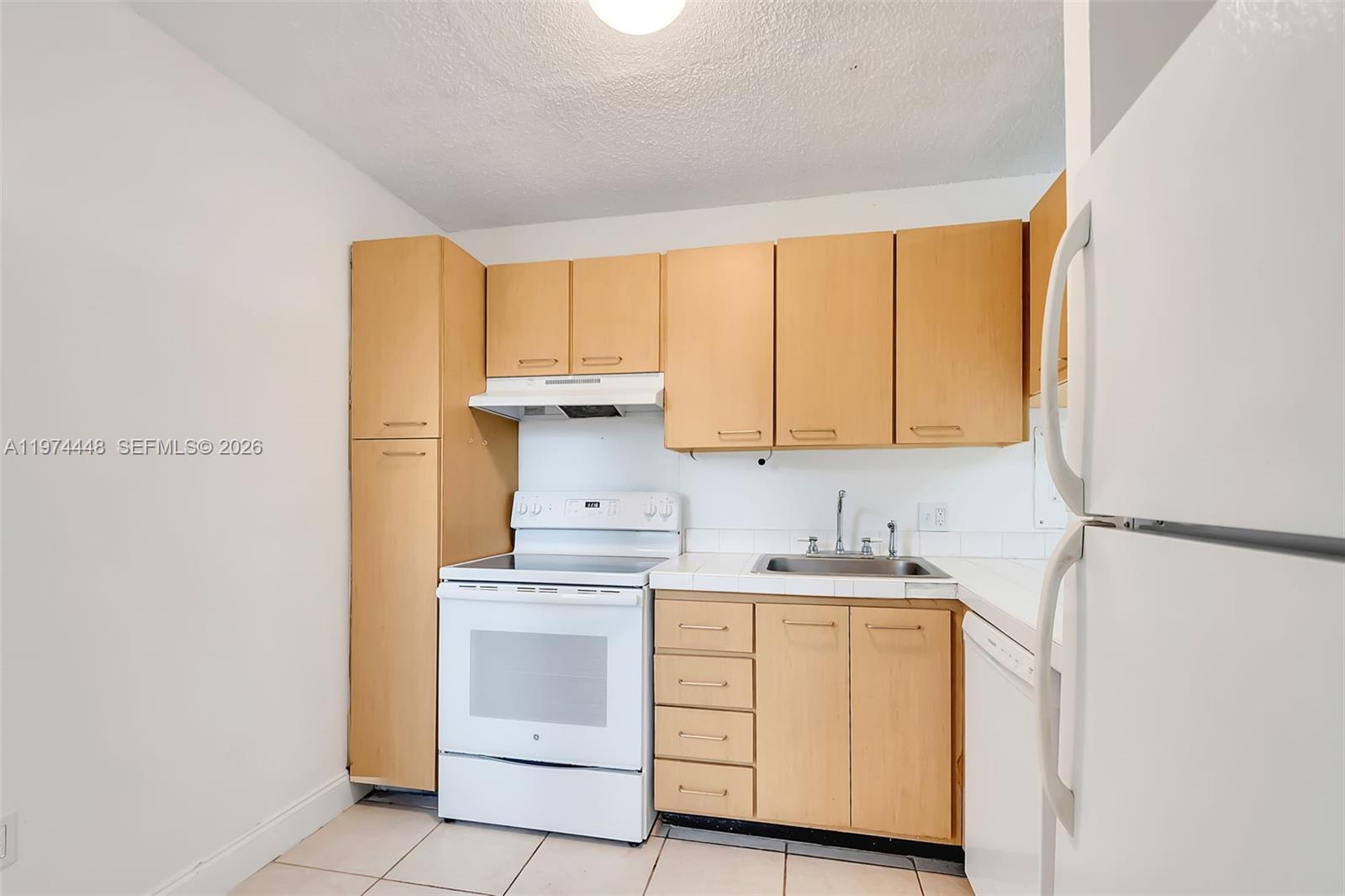 THE MEADOWS LAKE NORTH CO - Residential