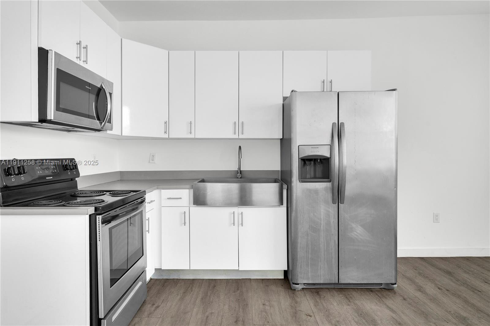 LAWRENCE ESTATE LAND CO - Residential Lease