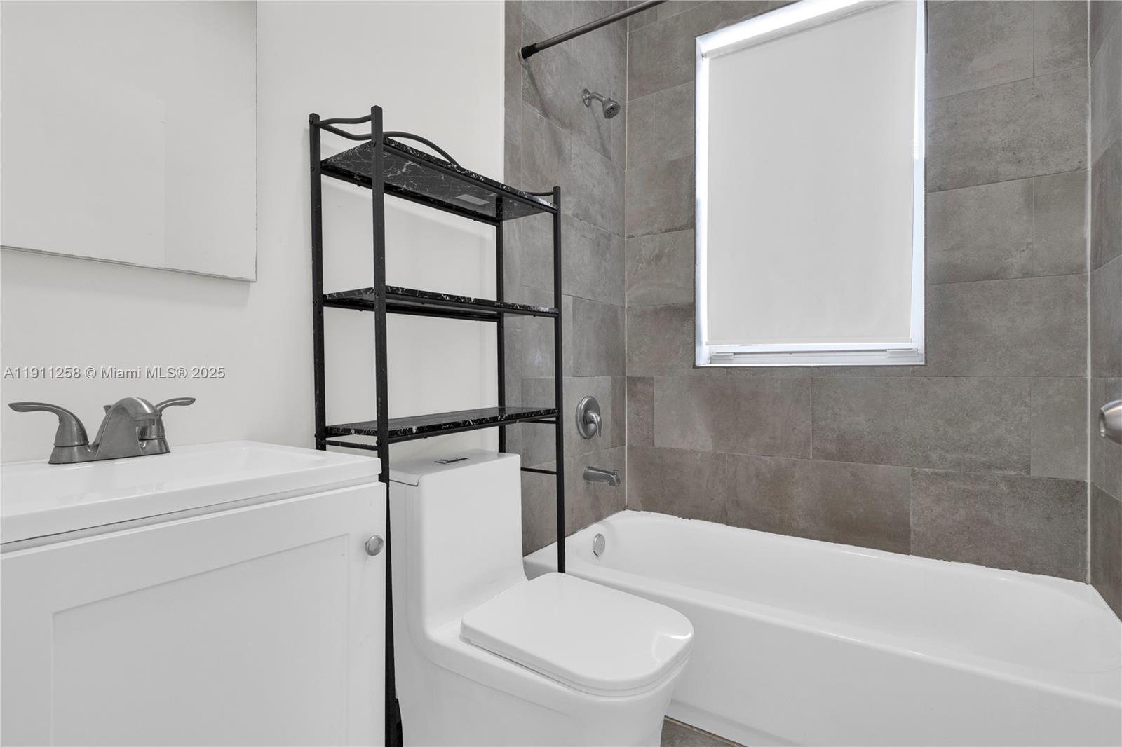 LAWRENCE ESTATE LAND CO - Residential Lease