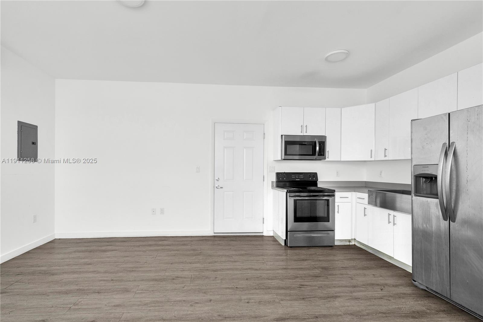 LAWRENCE ESTATE LAND CO - Residential Lease