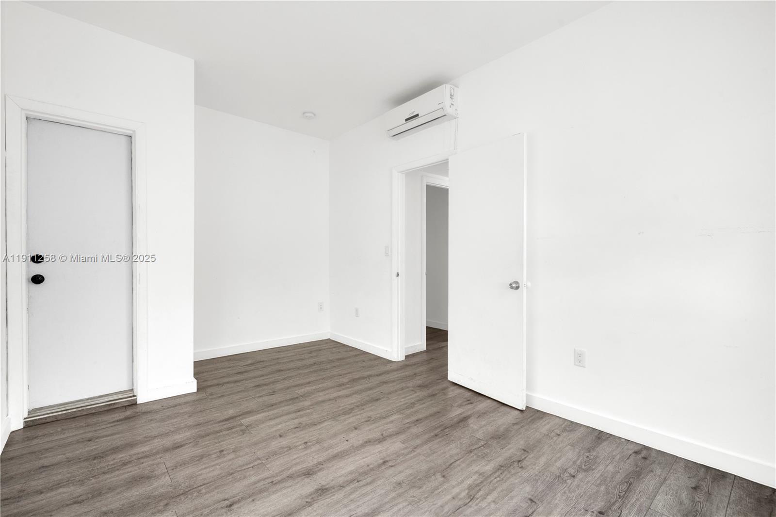 LAWRENCE ESTATE LAND CO - Residential Lease