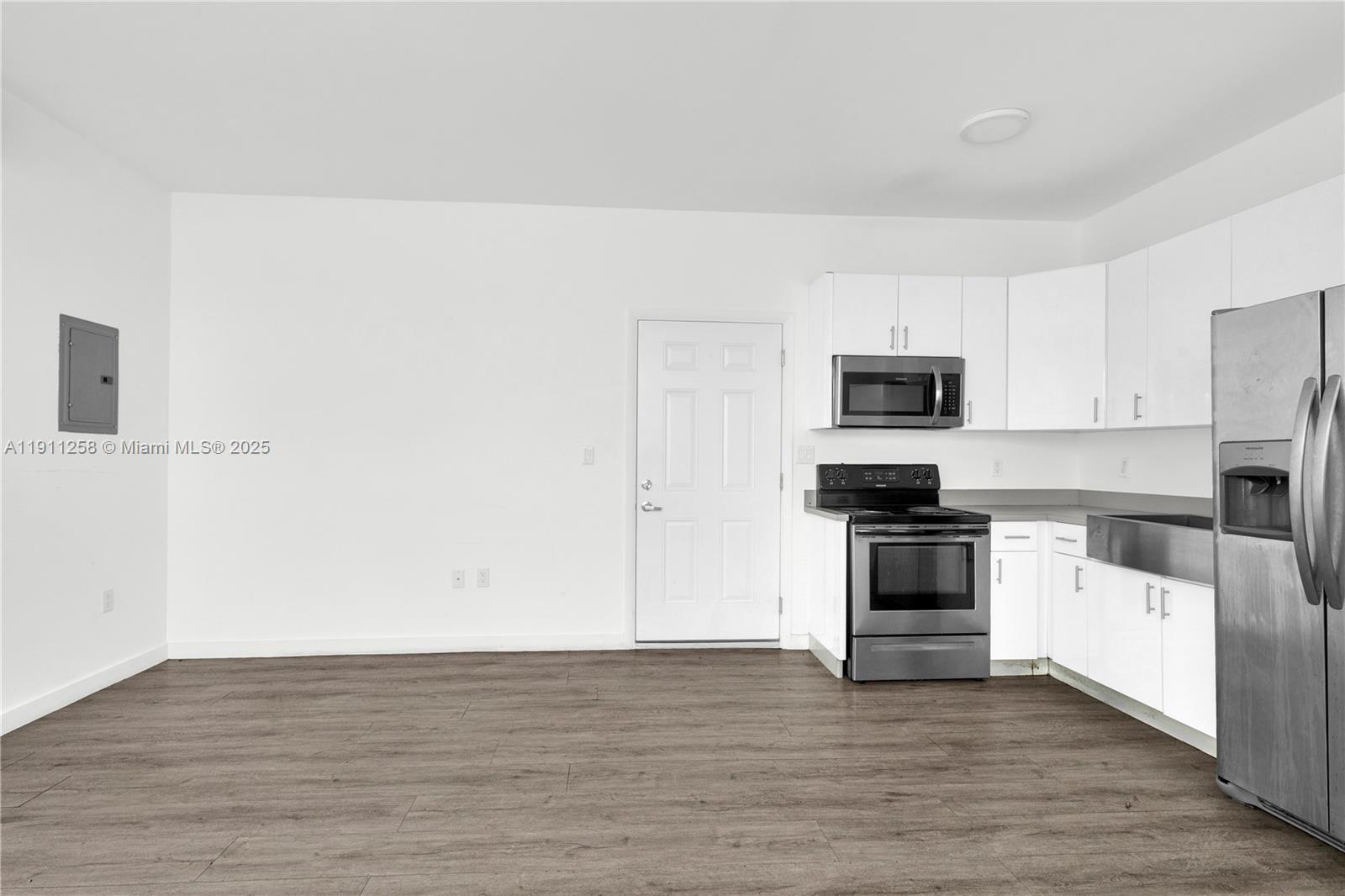 LAWRENCE ESTATE LAND CO - Residential Lease