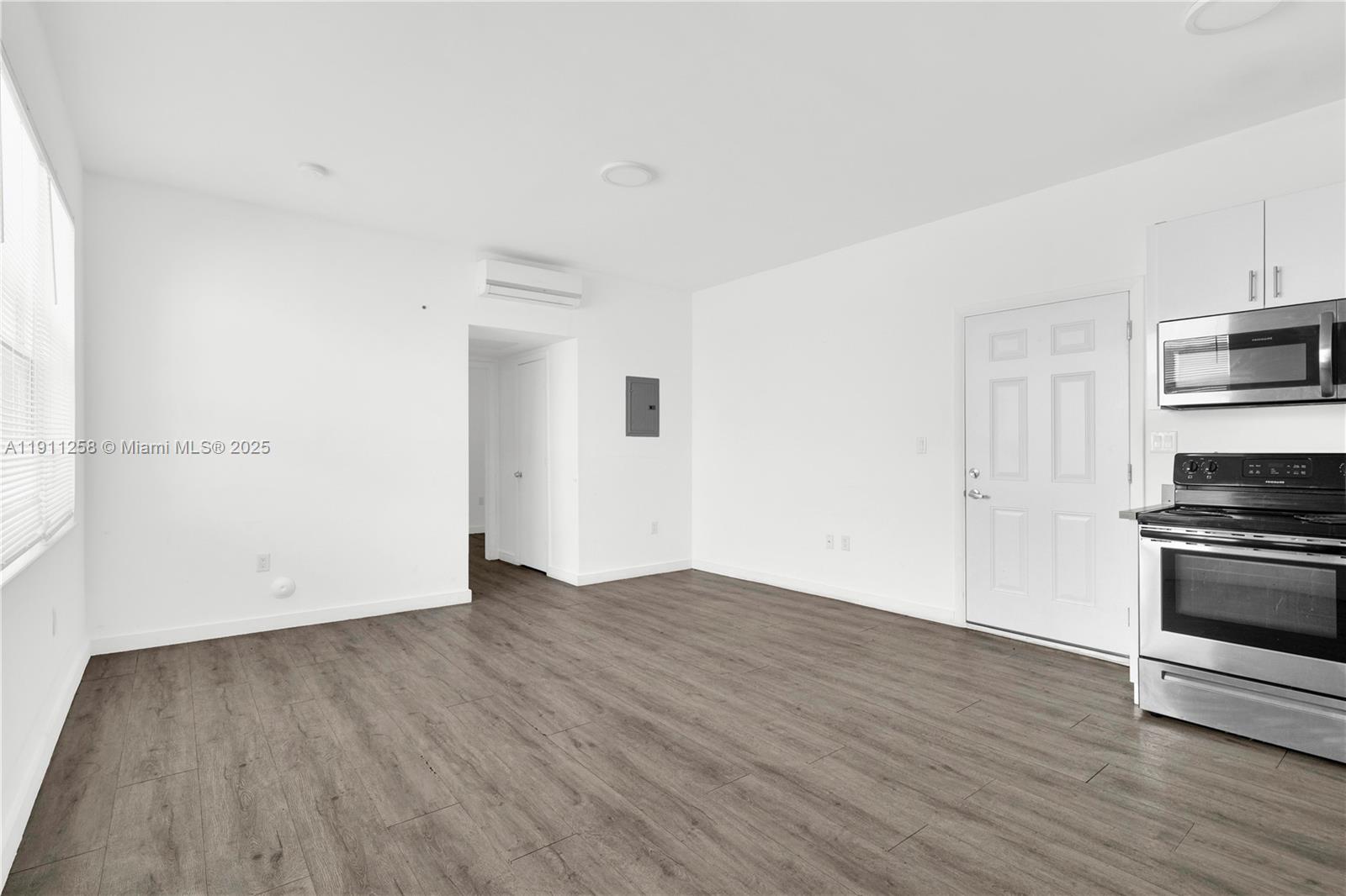 LAWRENCE ESTATE LAND CO - Residential Lease