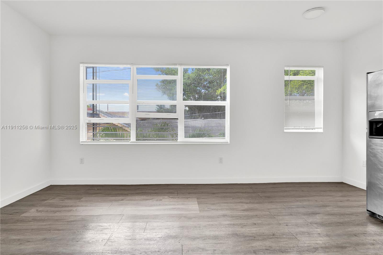 LAWRENCE ESTATE LAND CO - Residential Lease