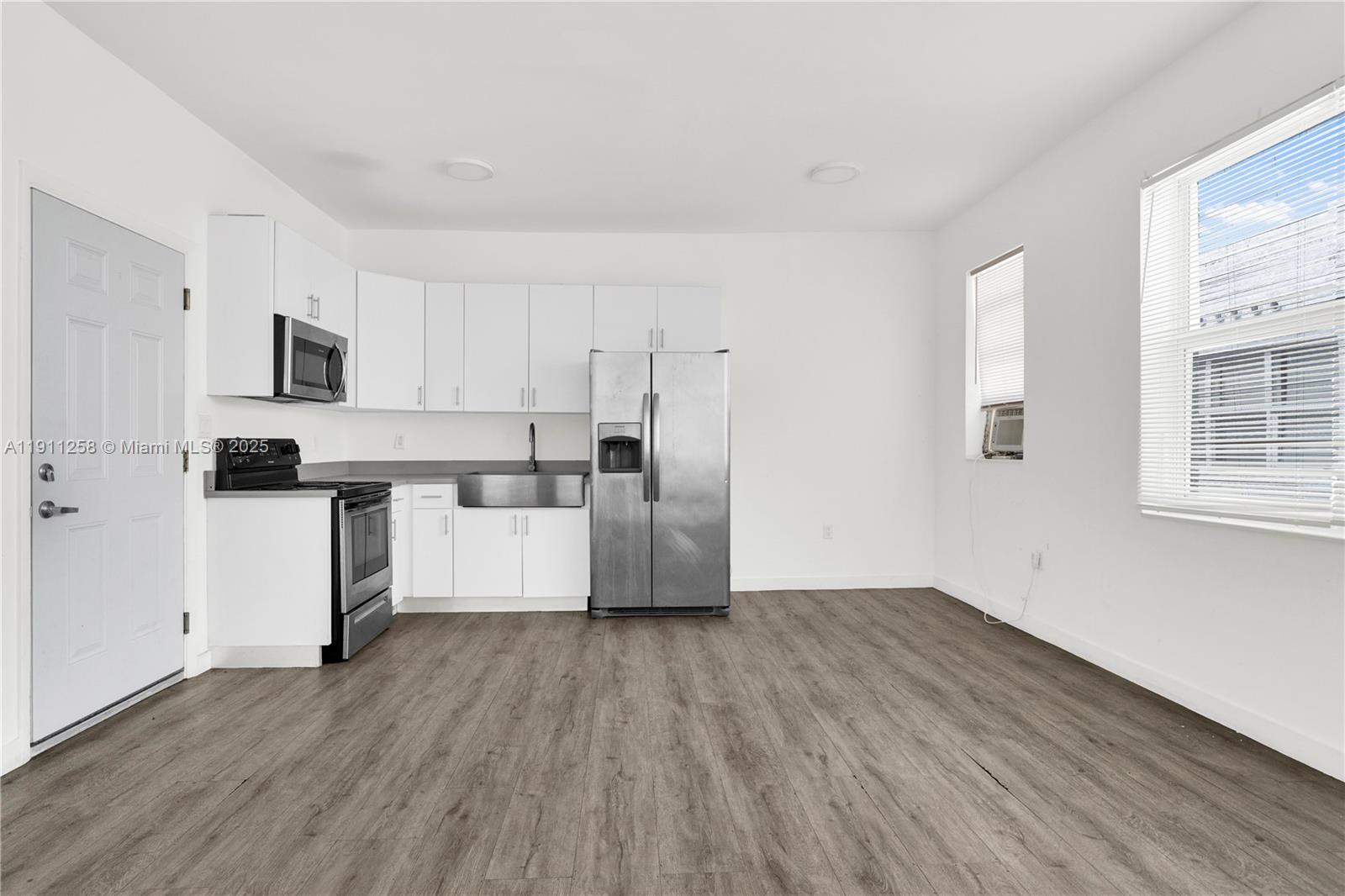 LAWRENCE ESTATE LAND CO - Residential Lease