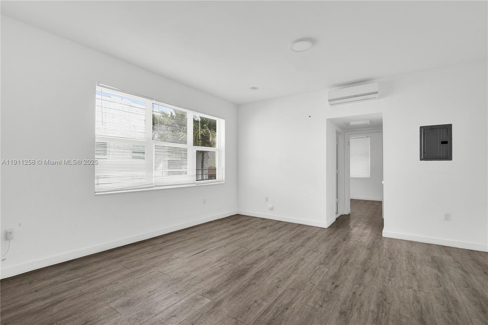 LAWRENCE ESTATE LAND CO - Residential Lease