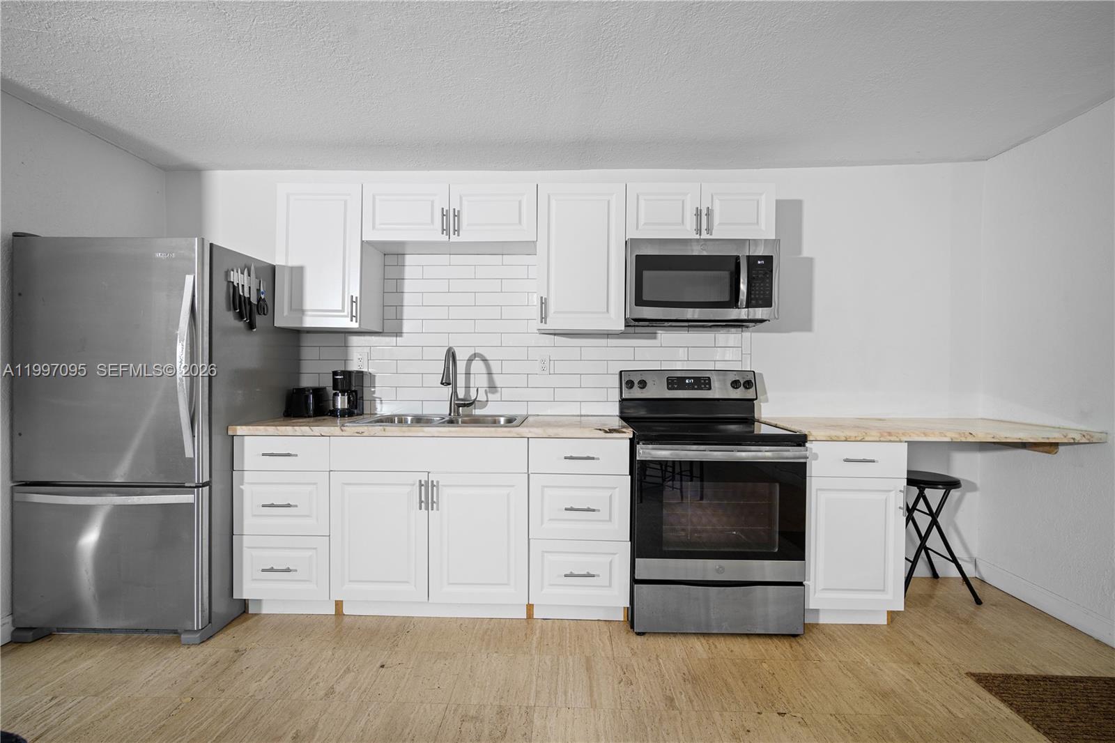 MONTICELLO PK UNIT NO 3 - Residential Lease