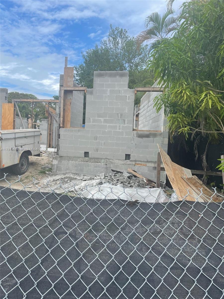 1785 SW 11th Ter