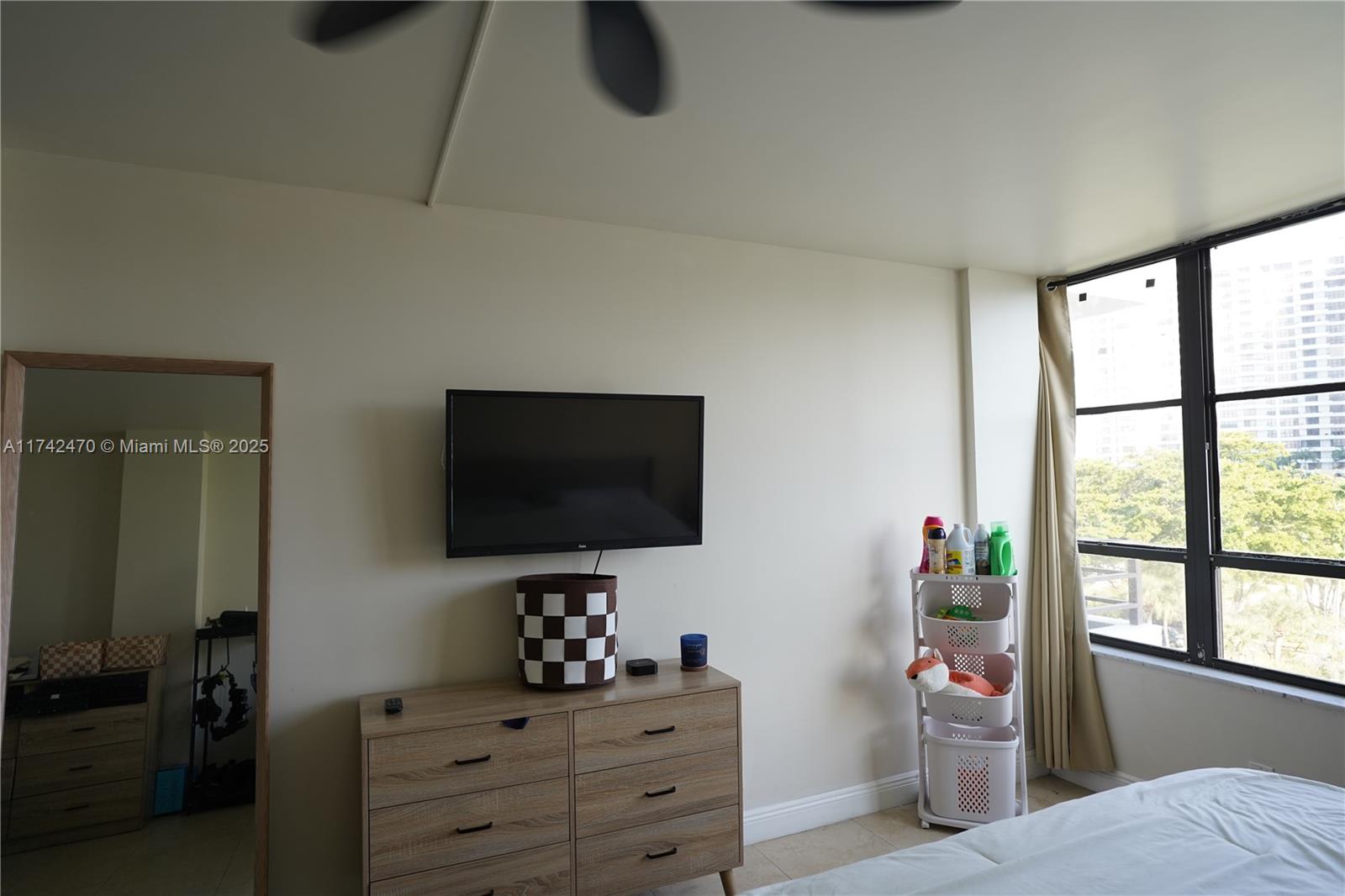 OLYMPUS CONDO PHASE - Residential