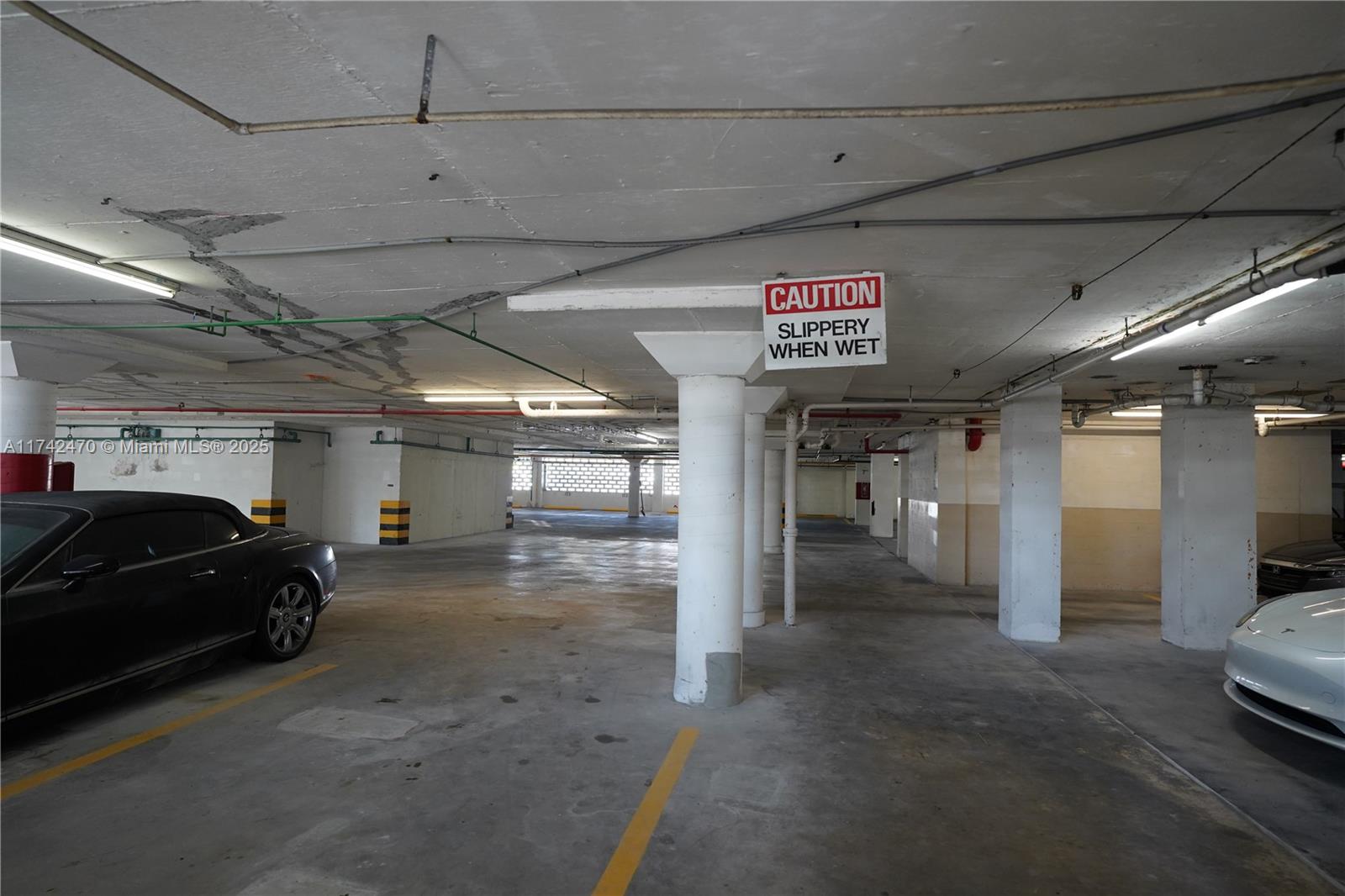 OLYMPUS CONDO PHASE - Residential