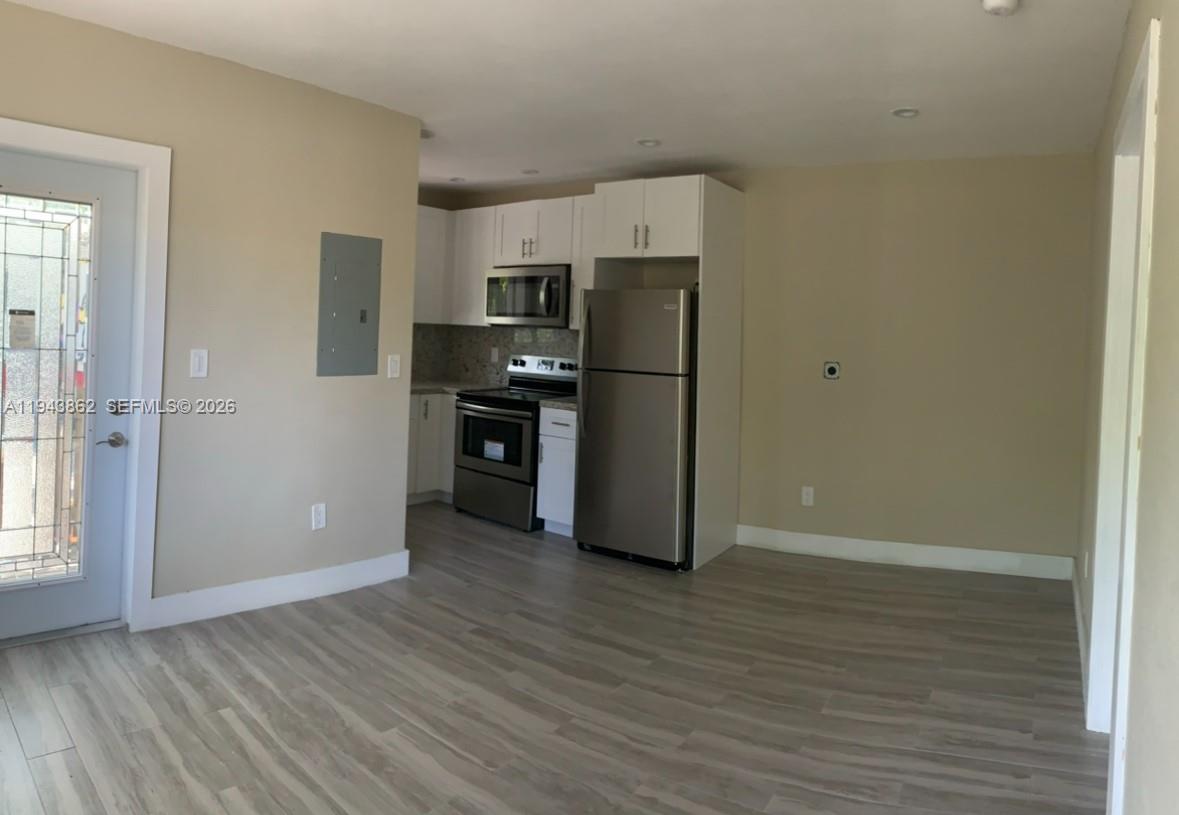 ROCKMOOR VILLA TRACK - Residential Lease