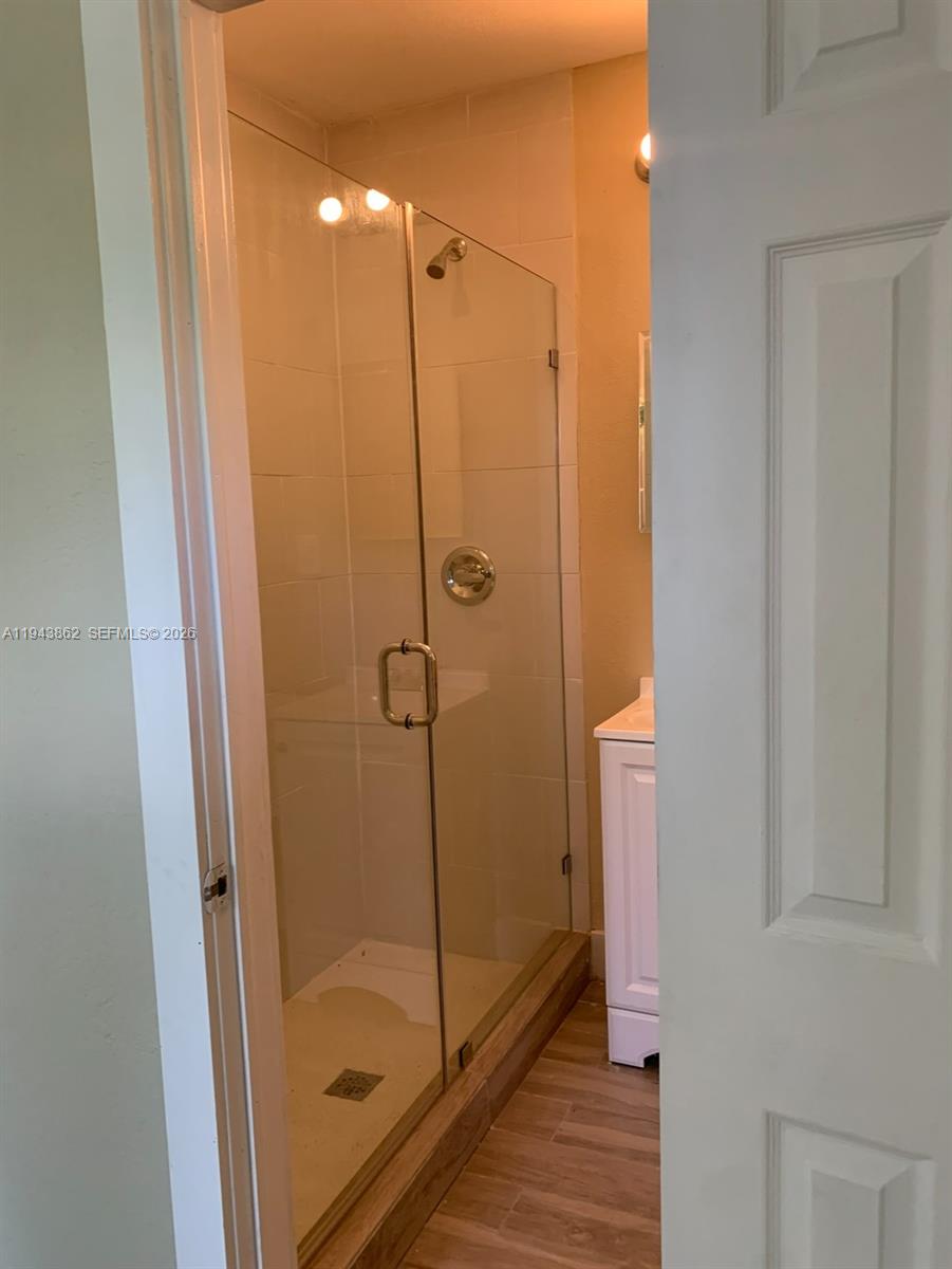 ROCKMOOR VILLA TRACK - Residential Lease