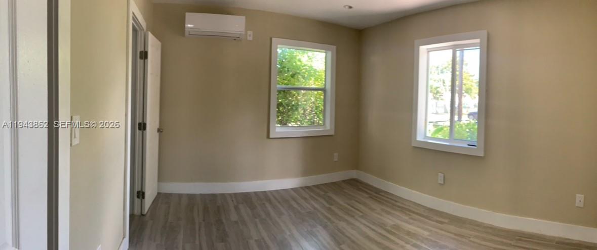 ROCKMOOR VILLA TRACK - Residential Lease