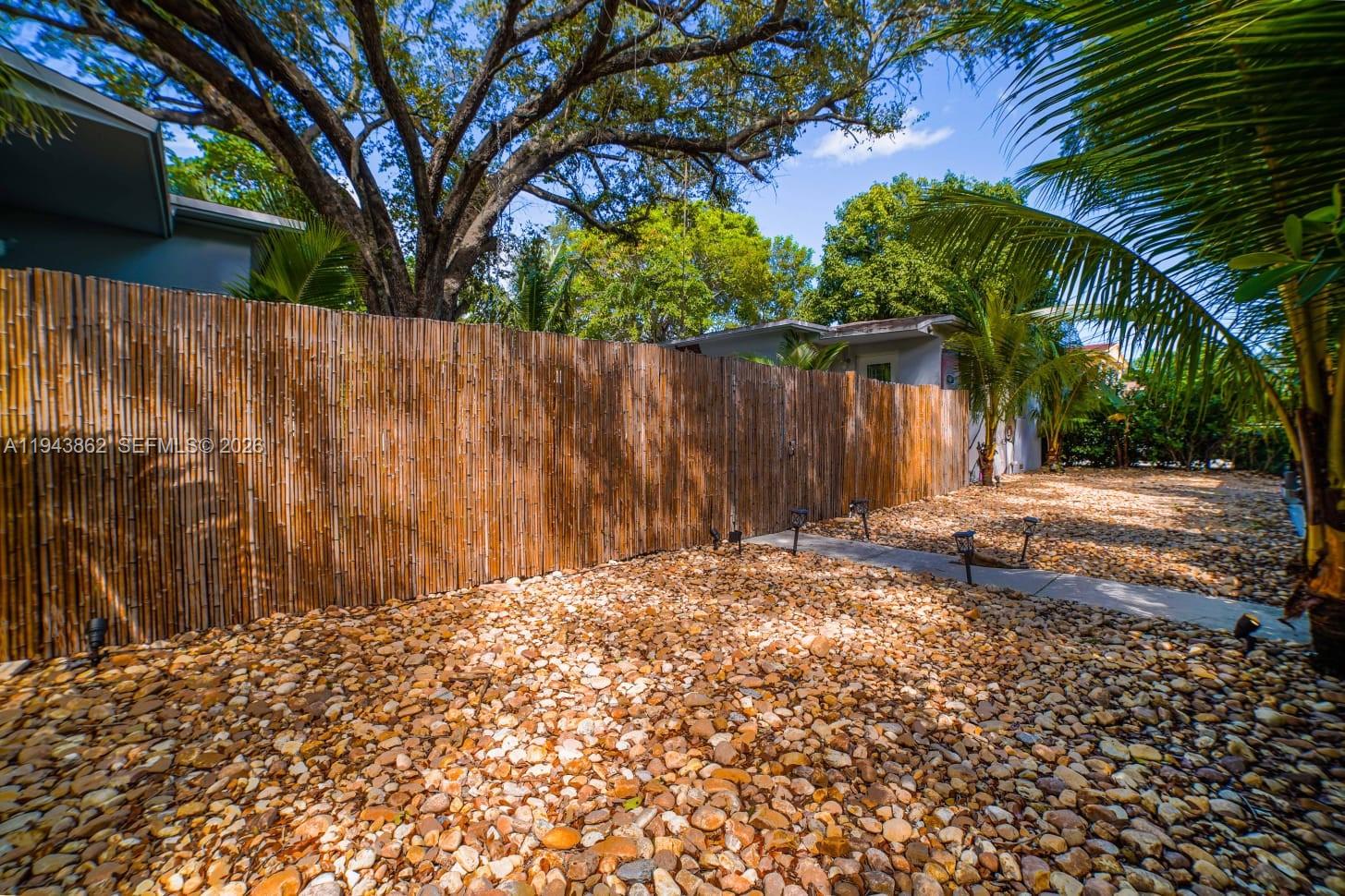 ROCKMOOR VILLA TRACK - Residential Lease