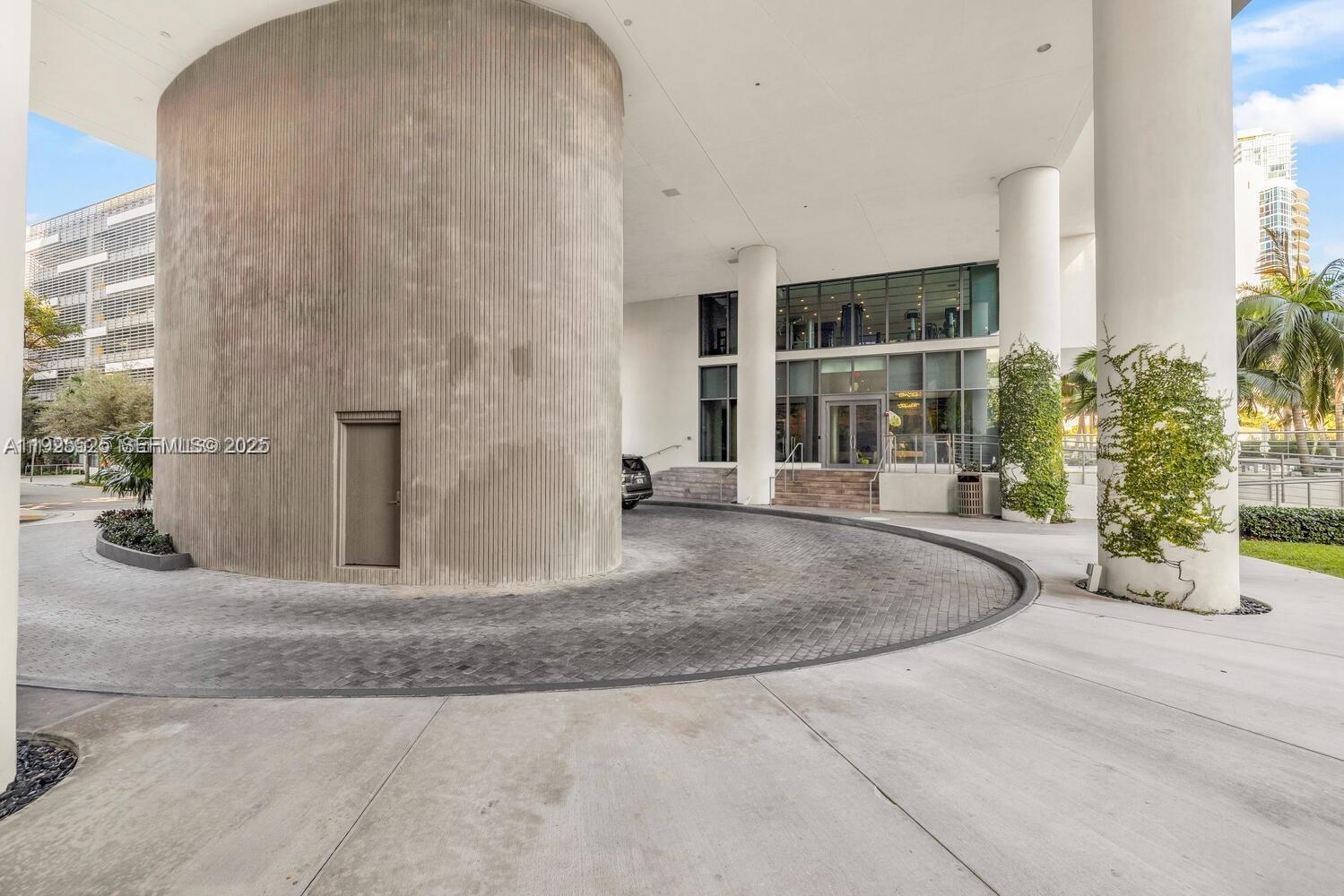 ICON BAY CONDO - Residential