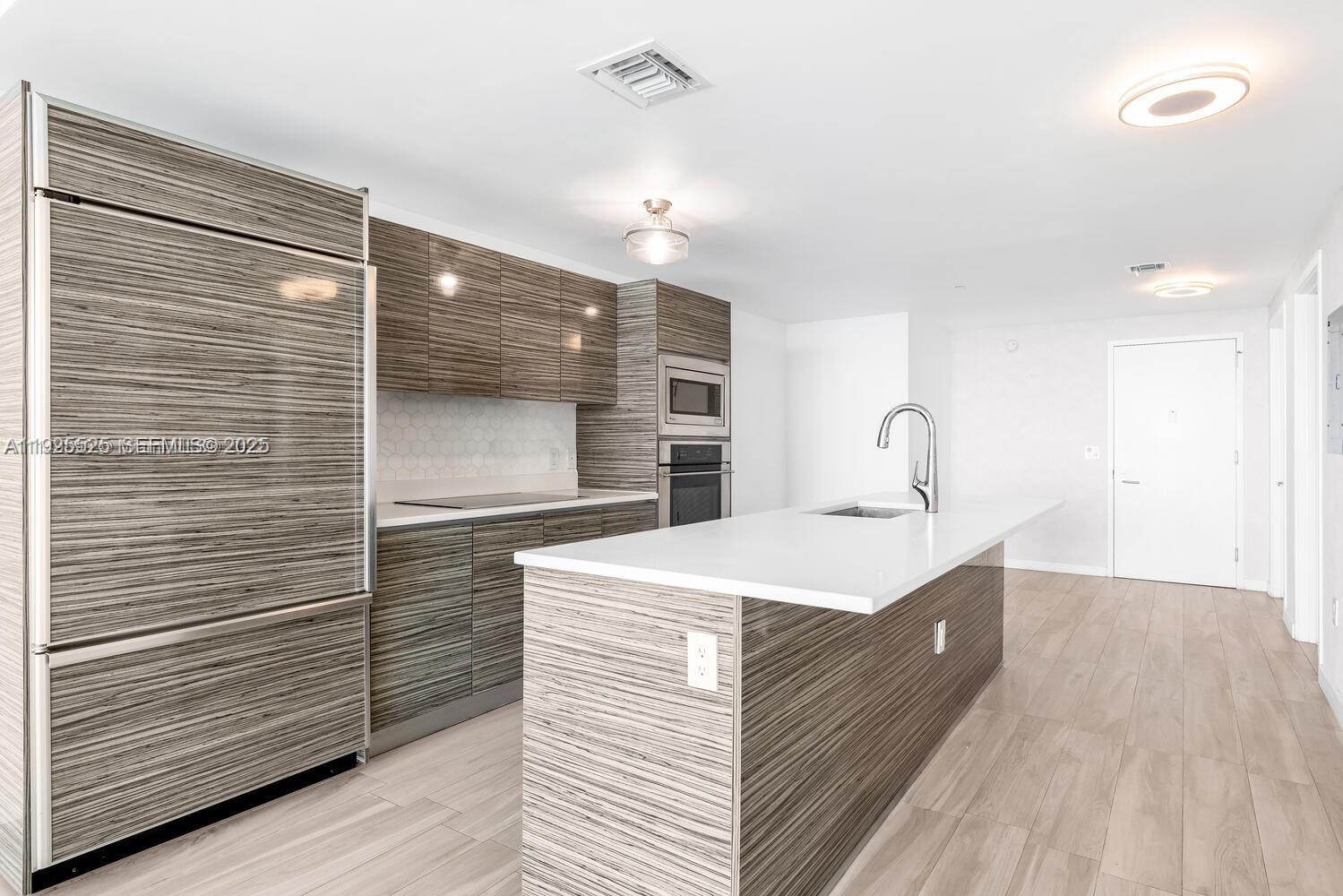 ICON BAY CONDO - Residential