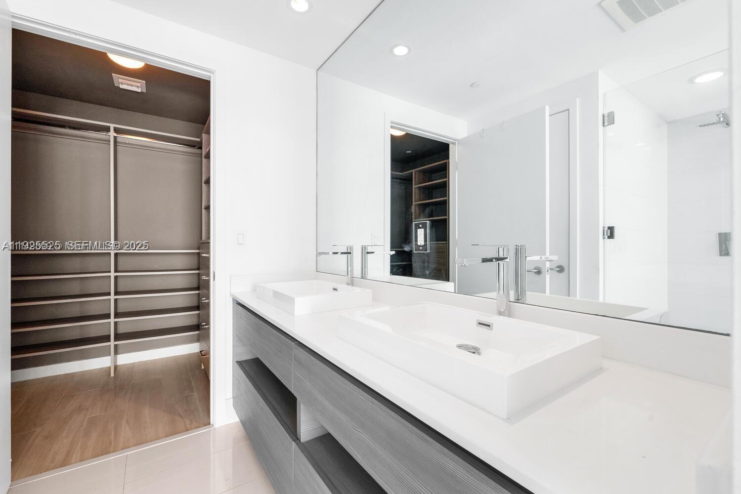 ICON BAY CONDO - Residential