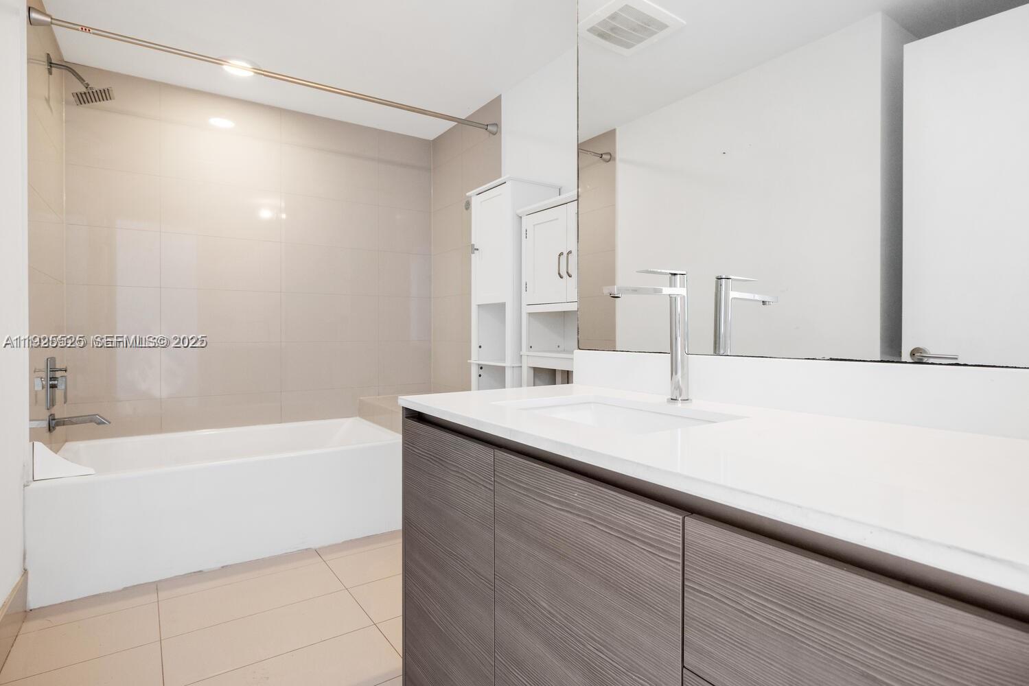 ICON BAY CONDO - Residential