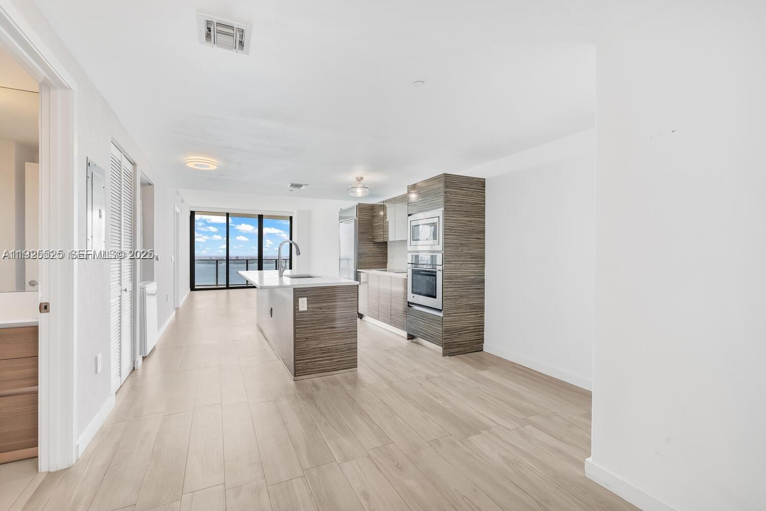 ICON BAY CONDO - Residential