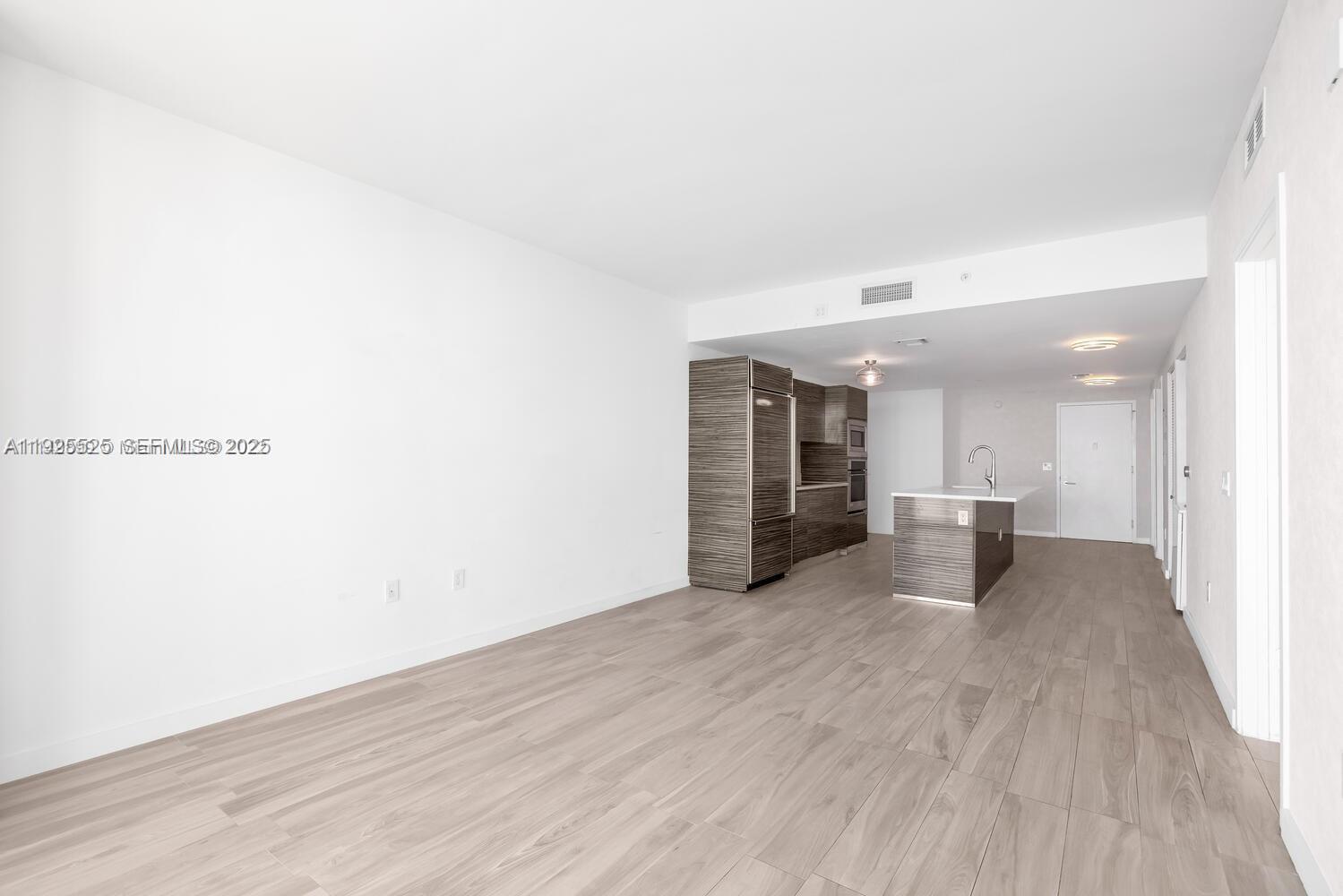 ICON BAY CONDO - Residential