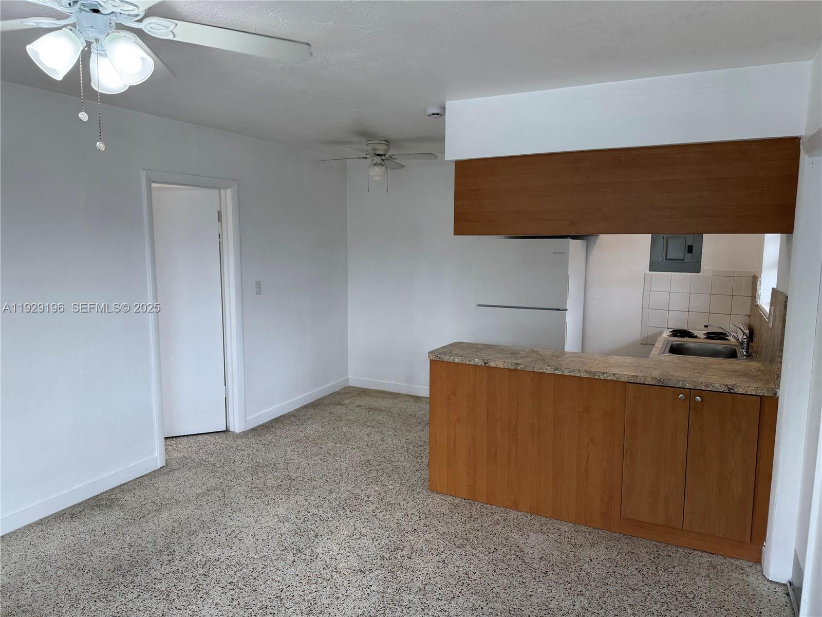 WEST HIALEAH HEIGHTS - Residential Lease