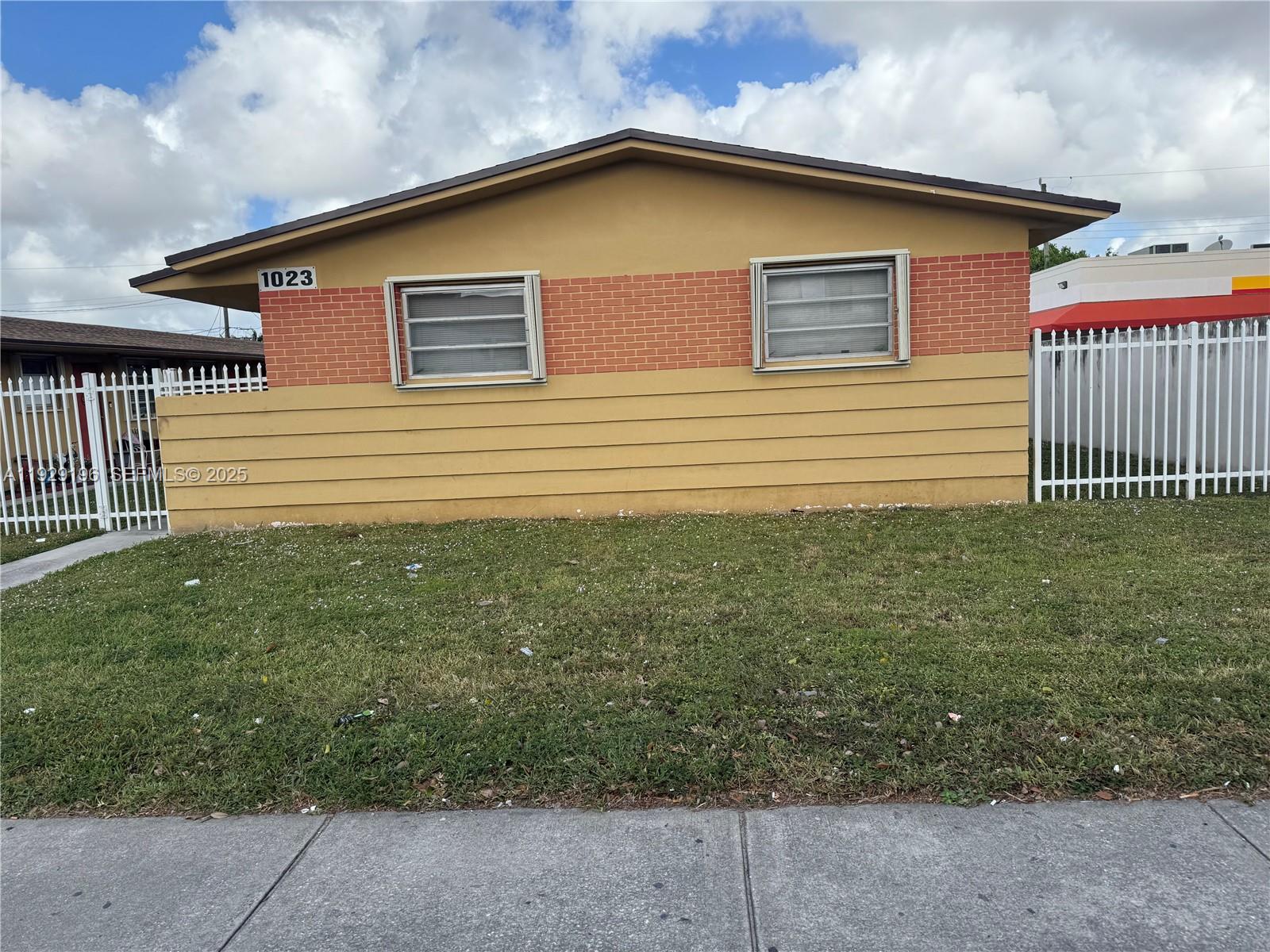 WEST HIALEAH HEIGHTS - Residential Lease