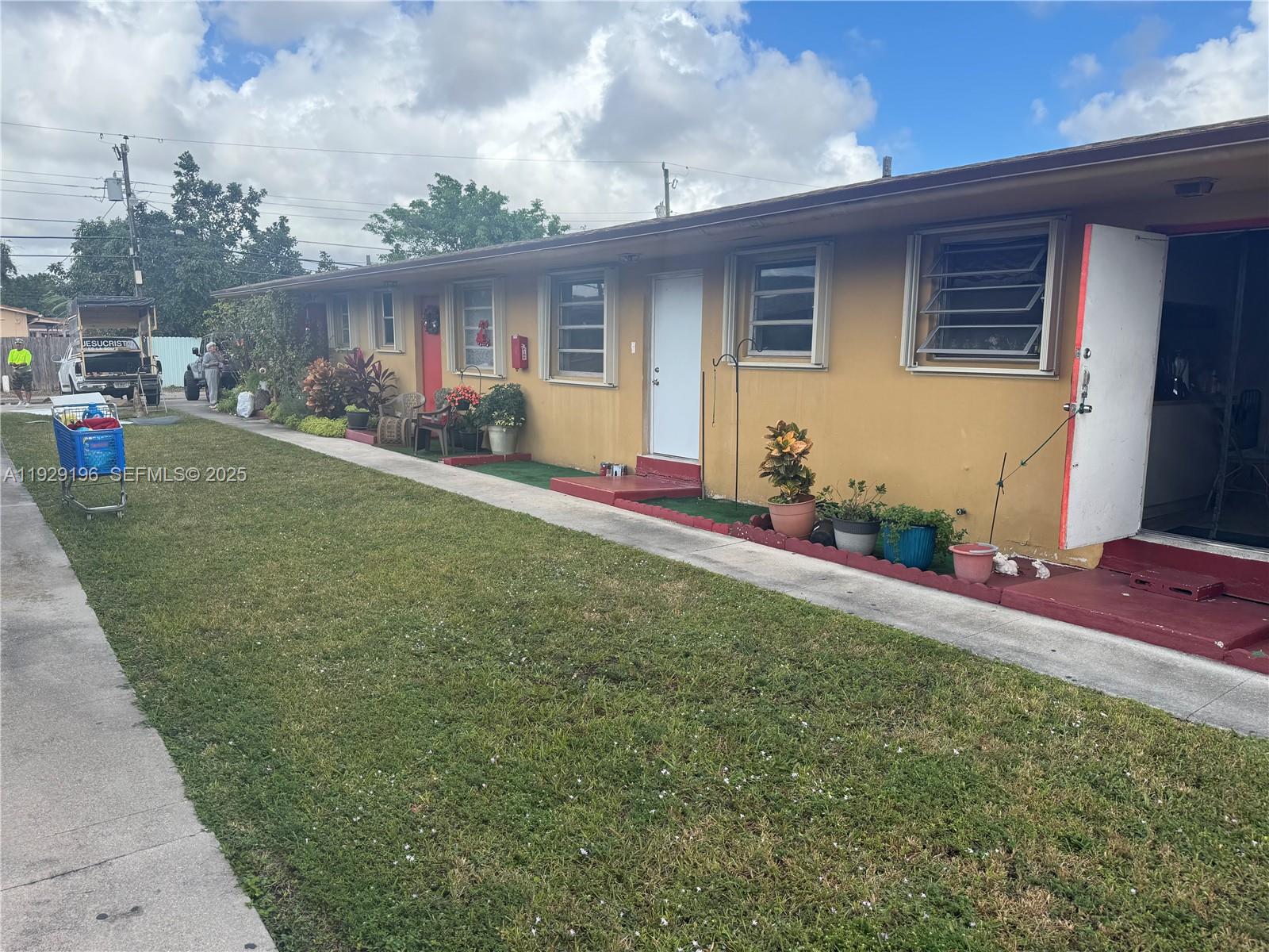 WEST HIALEAH HEIGHTS - Residential Lease