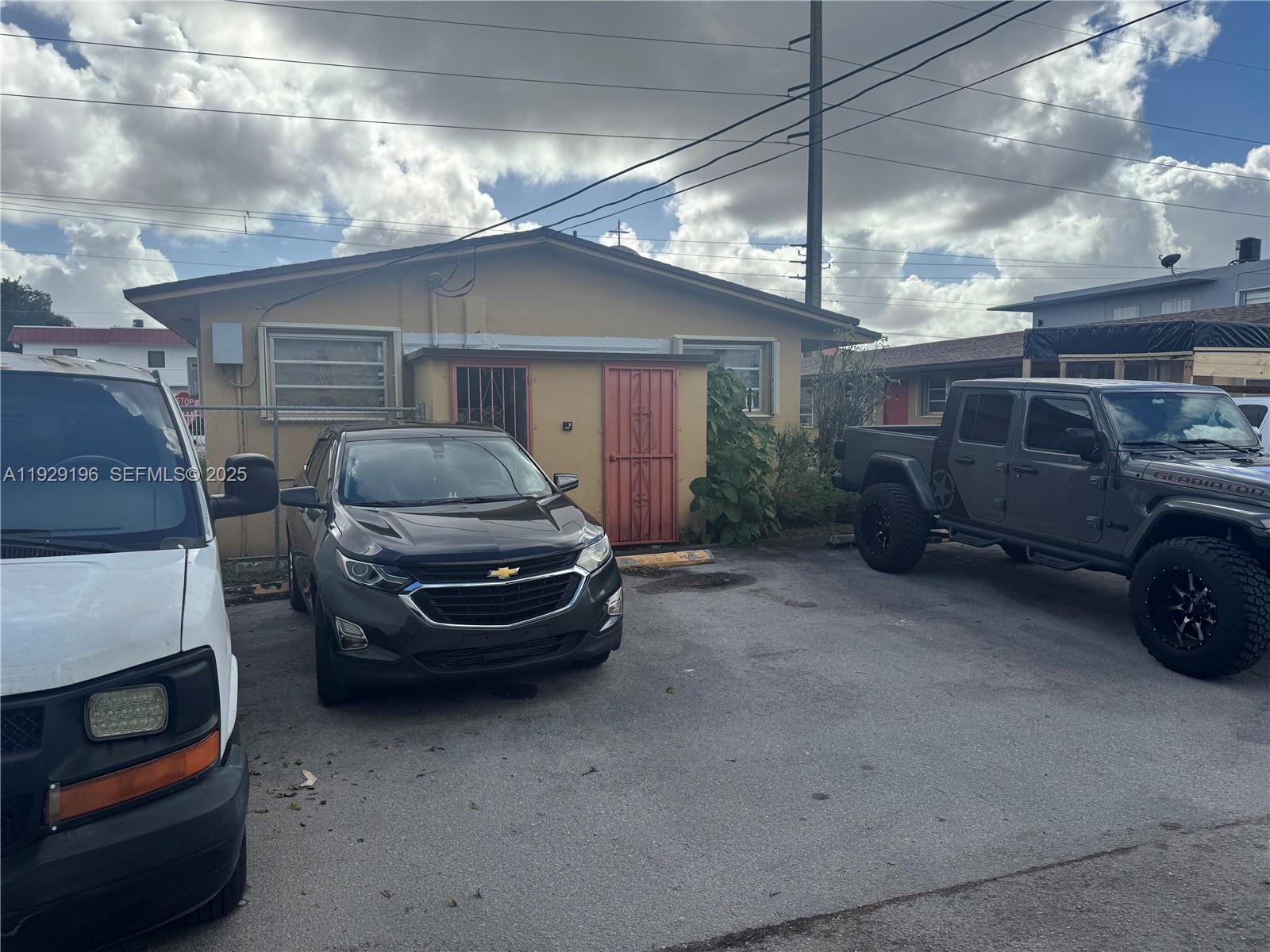 WEST HIALEAH HEIGHTS - Residential Lease