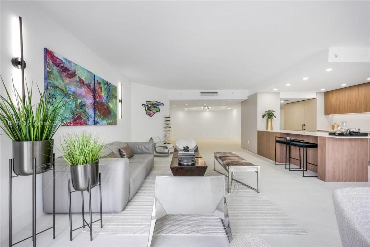 7000 Island Blvd LS-304