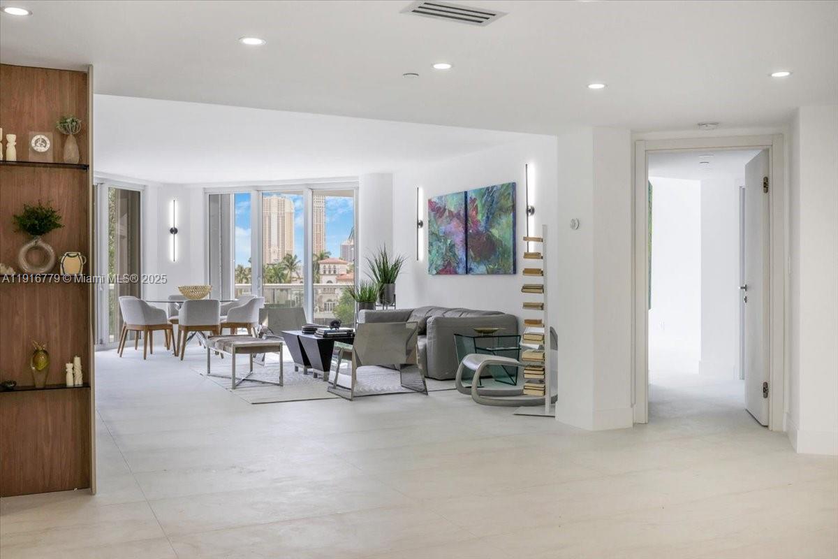 7000 Island Blvd LS-304