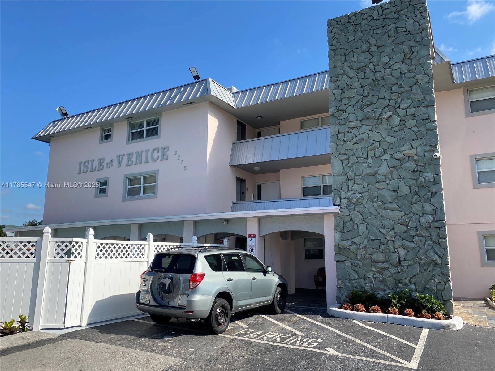 2775 Taft St 205, Hollywood, Broward County, Florida - 1 Bedrooms  
1 Bathrooms - 