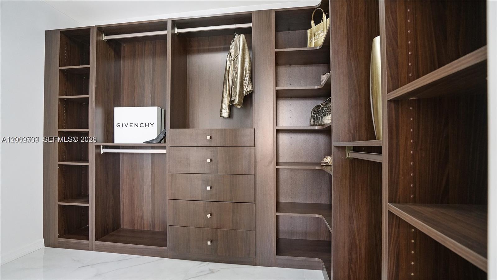 AVANT GARDE CONDO - Residential