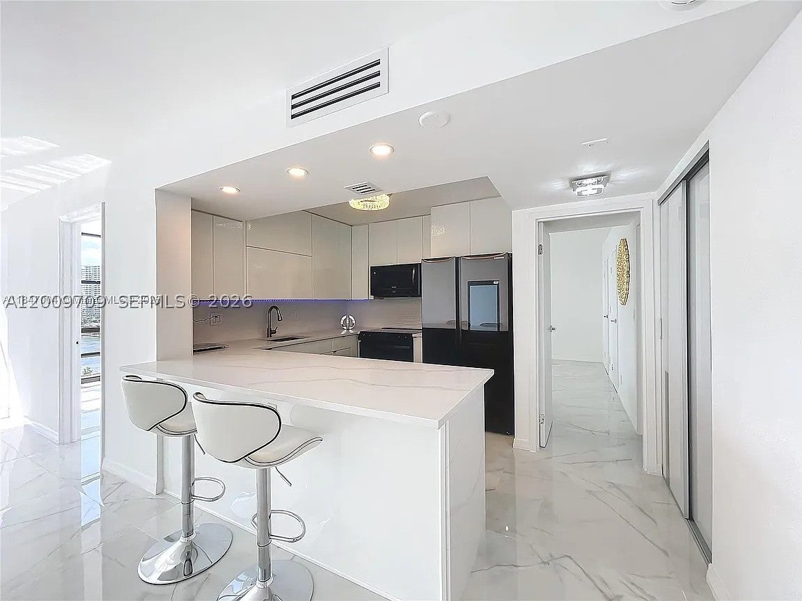 2017 S Ocean Dr 1206
