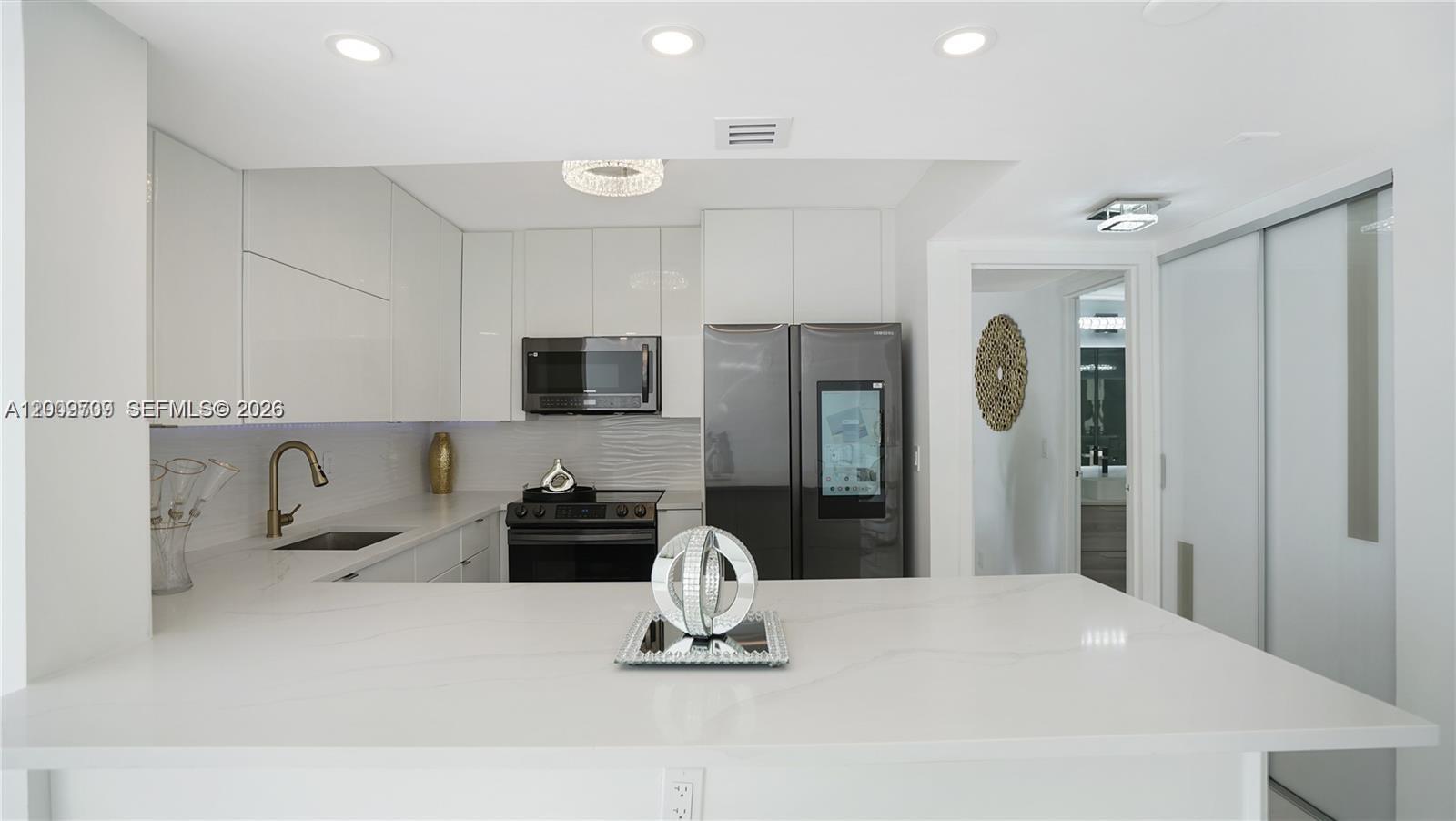 AVANT GARDE CONDO - Residential