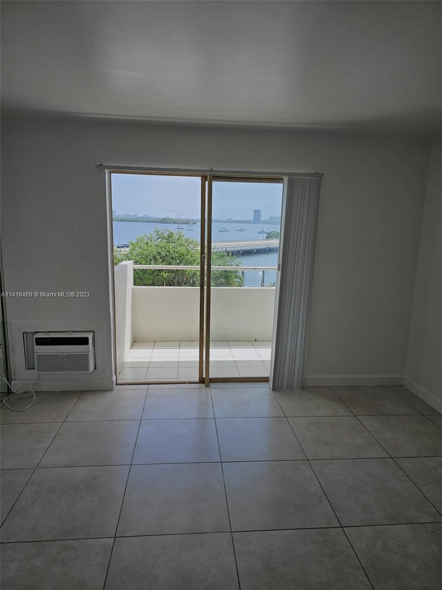 BAYSHORE YACHT & TENNIS C - Residential