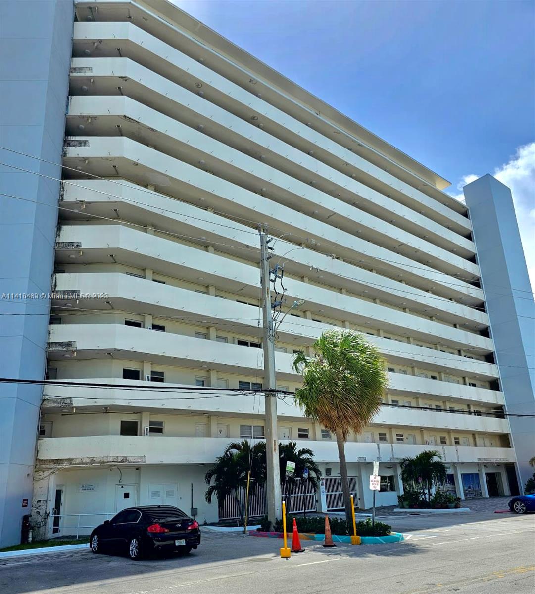 BAYSHORE YACHT & TENNIS C - Residential